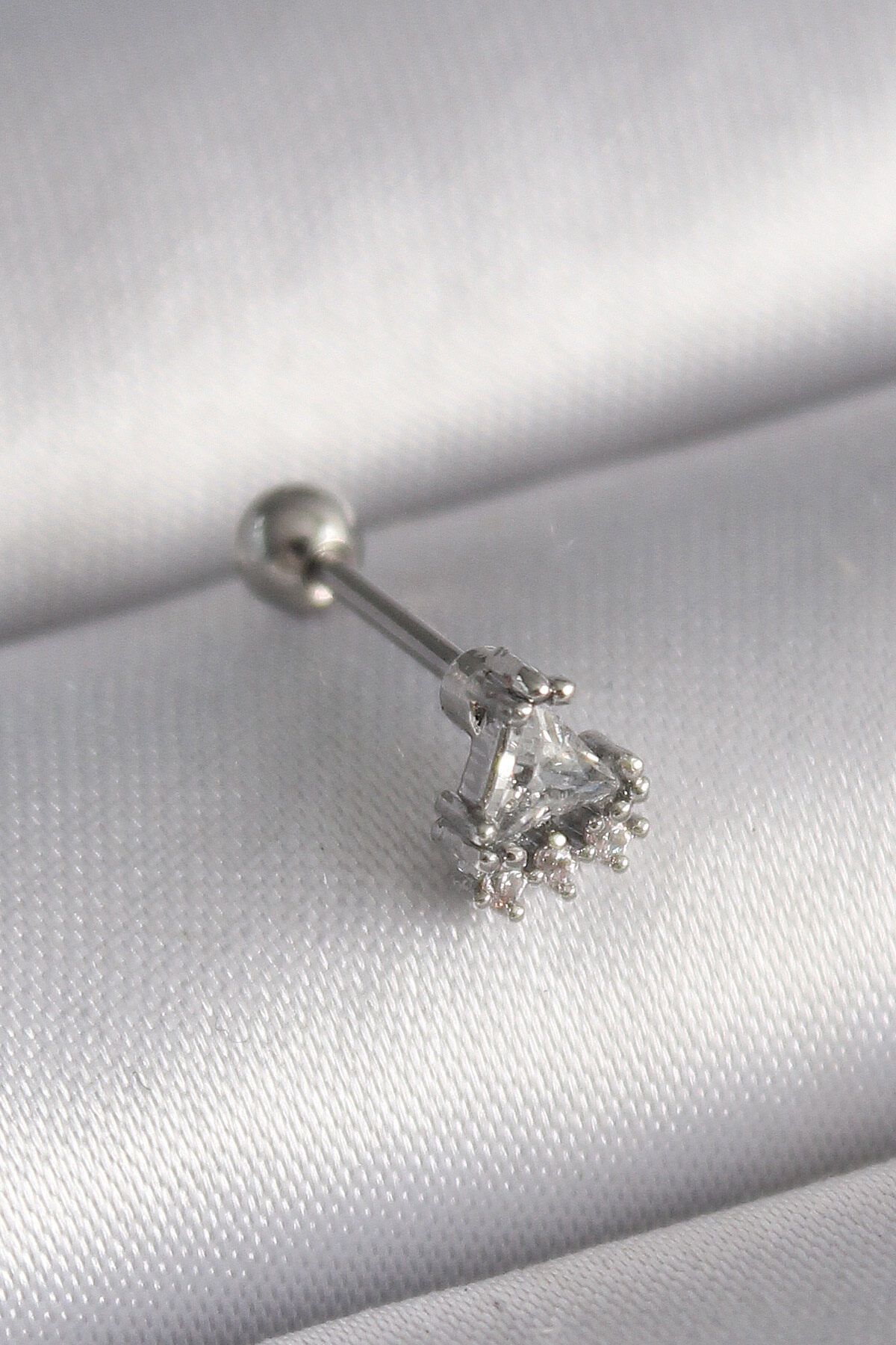 melfxxl eticaret 316L Çelik Gümüş Renk Üçgen Zirkon Taşlı Tragus Piercing - Lisinya