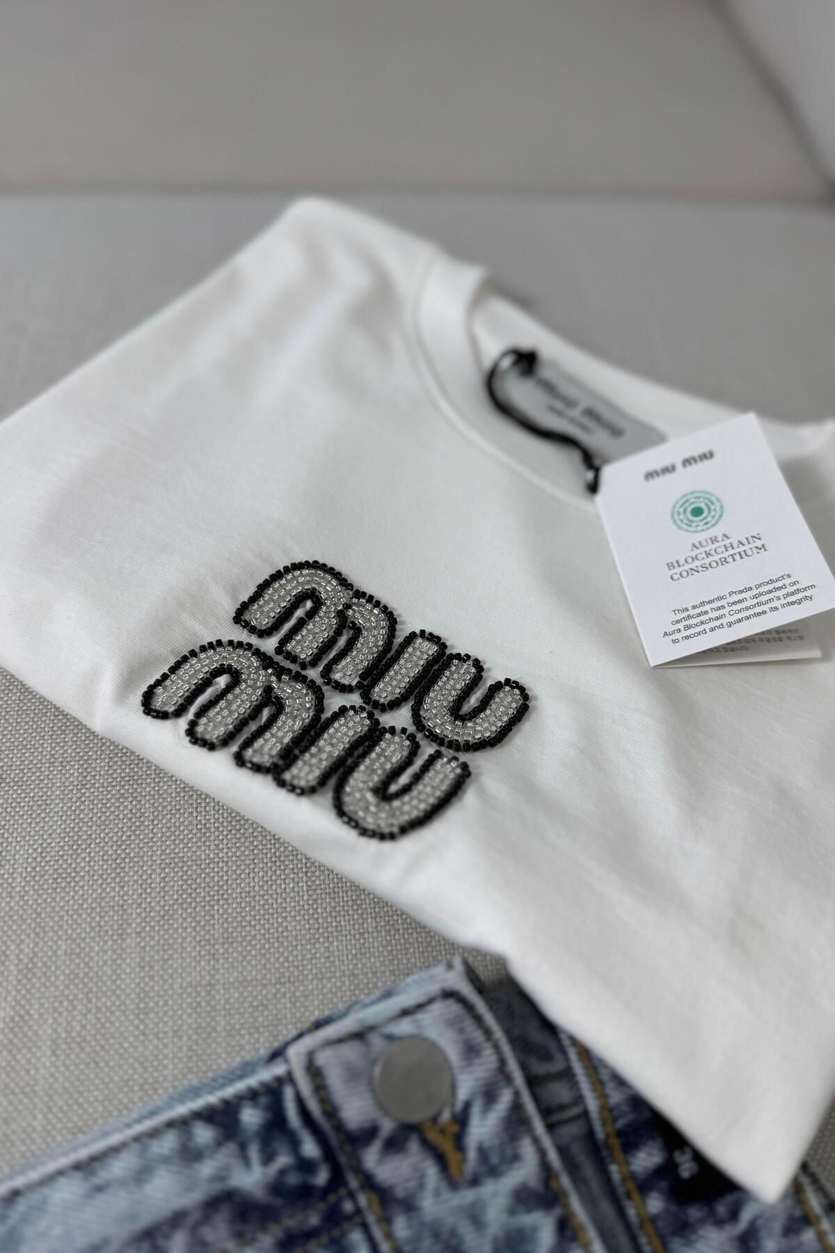 Butik Gardrop Marka Model Boncuk İşlemeli Bluz Ekru