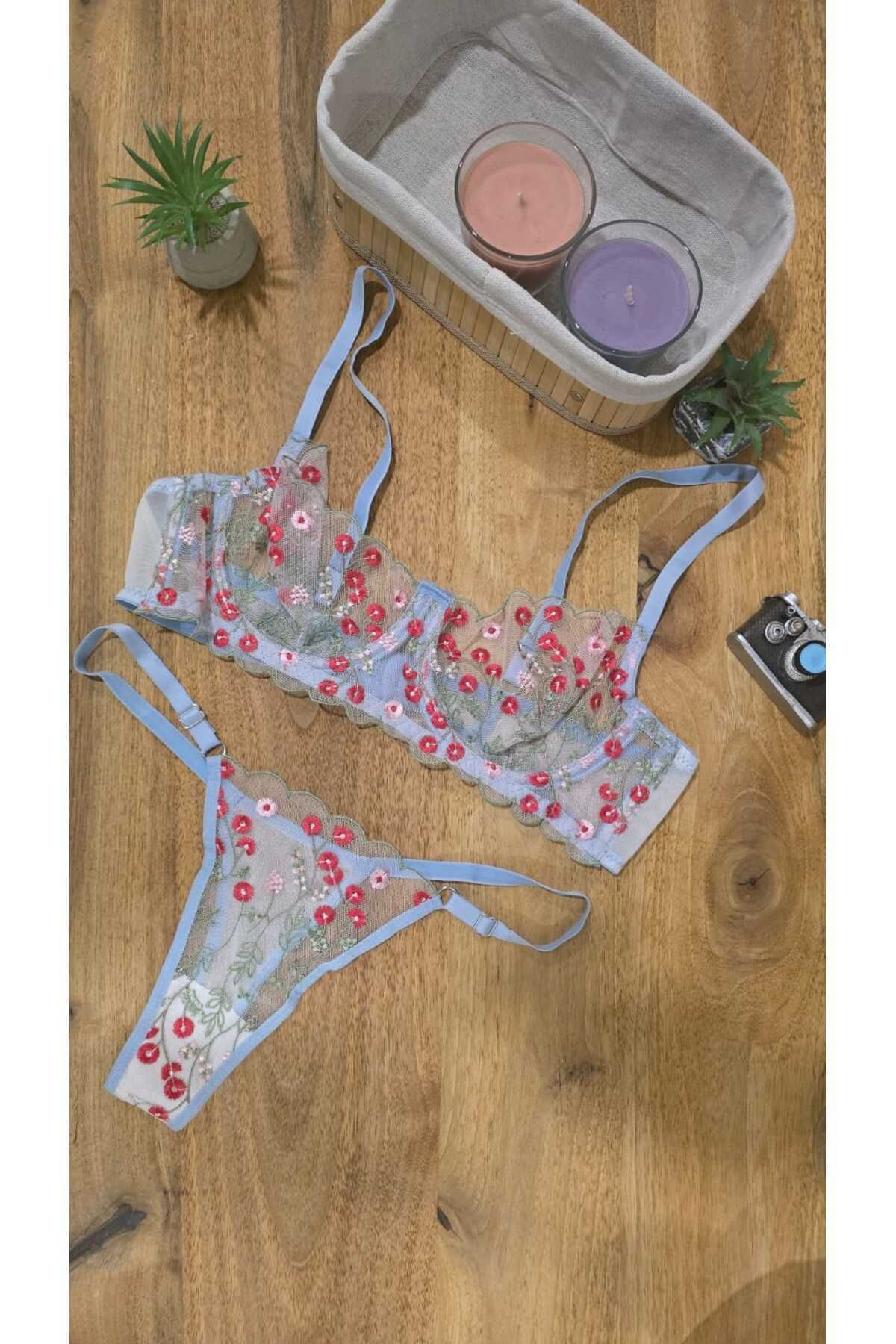 hepimiz alalım Dantel İşlemeli Çiçek Desenli Transparan Bralet & Tanga Takım - Mavi