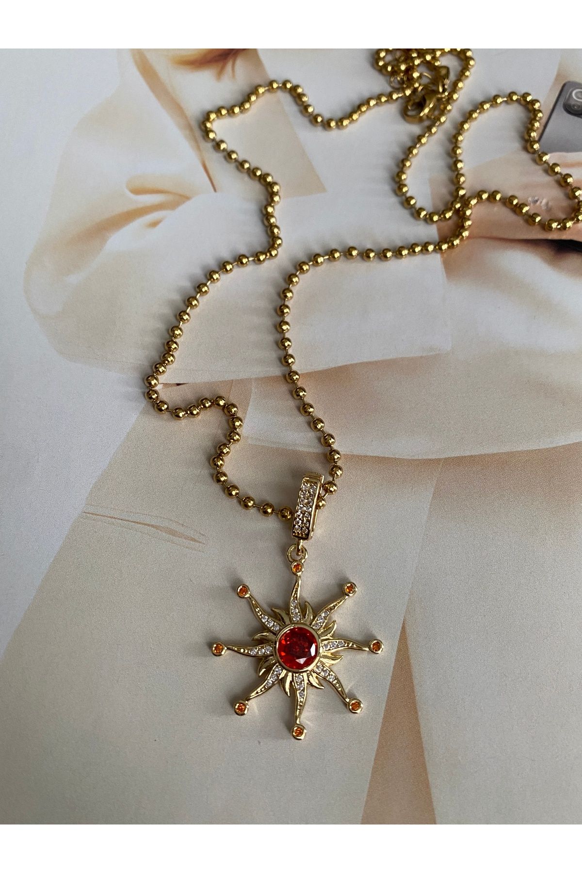 Pinery Jewels Zümrüt Taşlı Güneş Kararmaz Paslanmaz Çelik Kadın Kolye – Modern ve Şık Tasarım