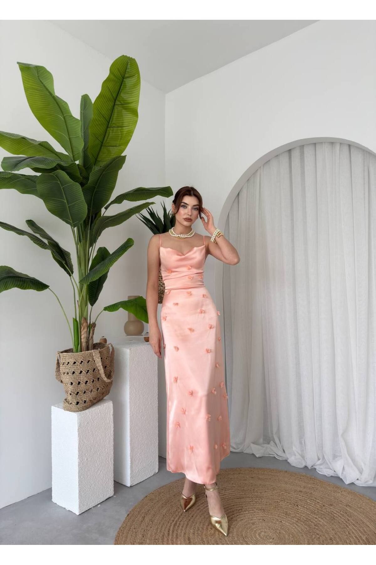 conconmoda Kadın Tasarım Saten Askılı Çiçek Detay Elbise Sara