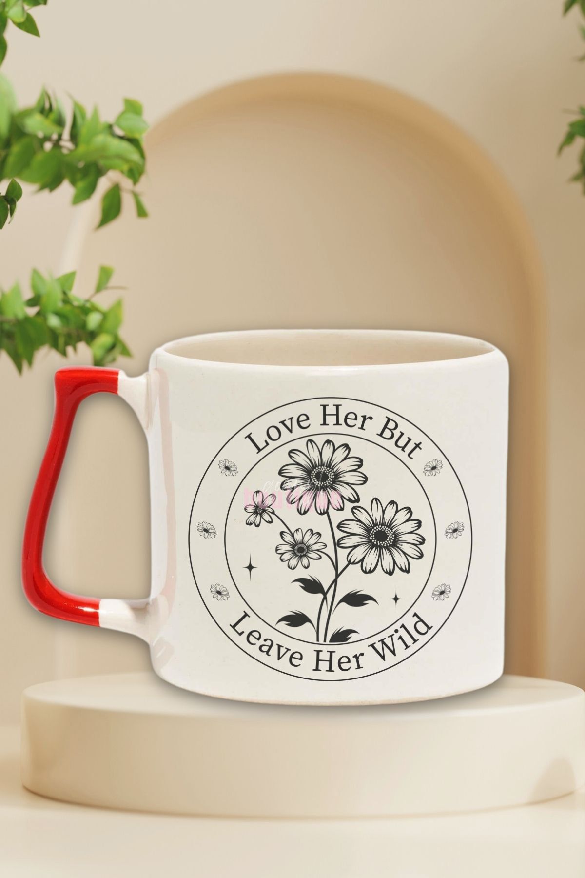 qoeuyl boutique "Love her but leave her wild" Sev Özgür Bırak Arkadaşa Doğum Günü Hediye Kırmızı Kulplu Kupa Bardak