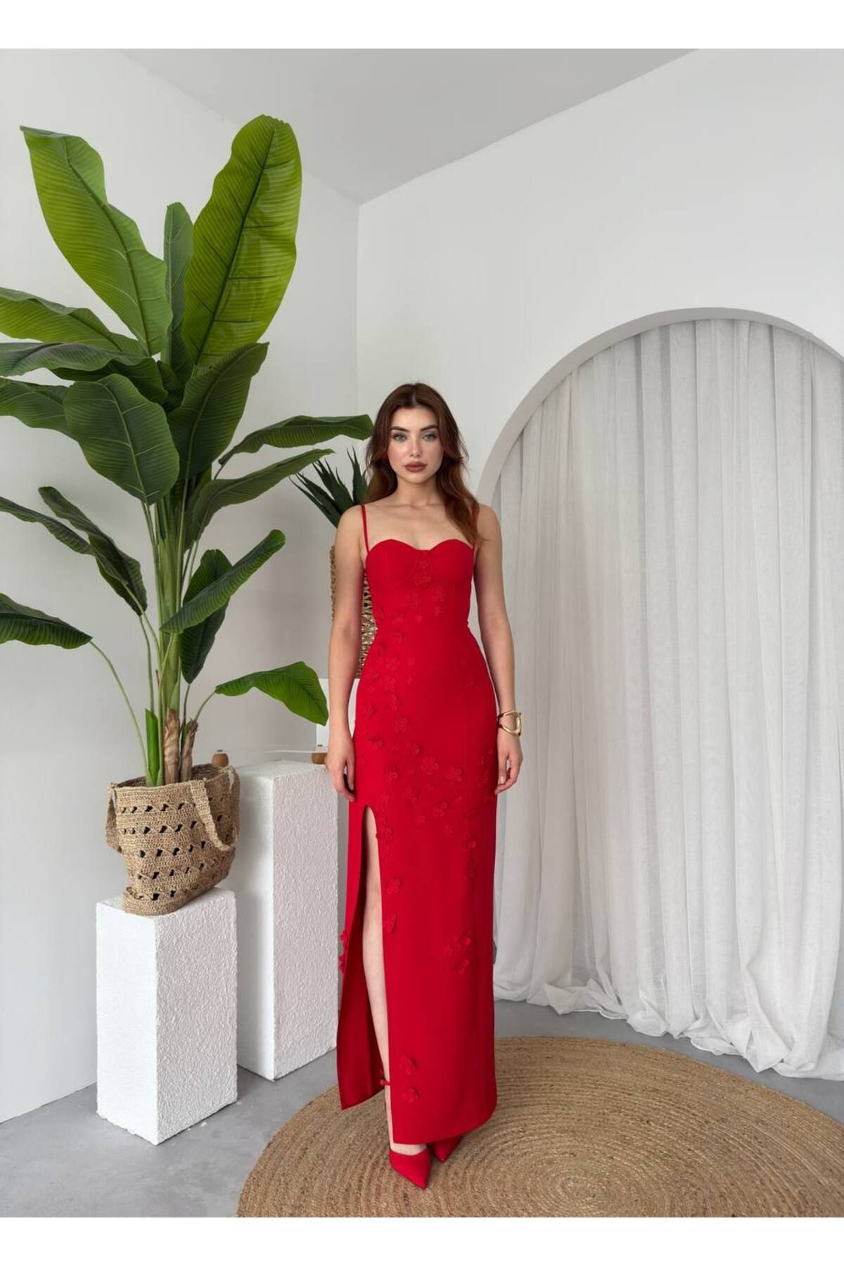 conconmoda Askılı Kalp Yaka Gloplu Papatya Detay Uzun Elbise