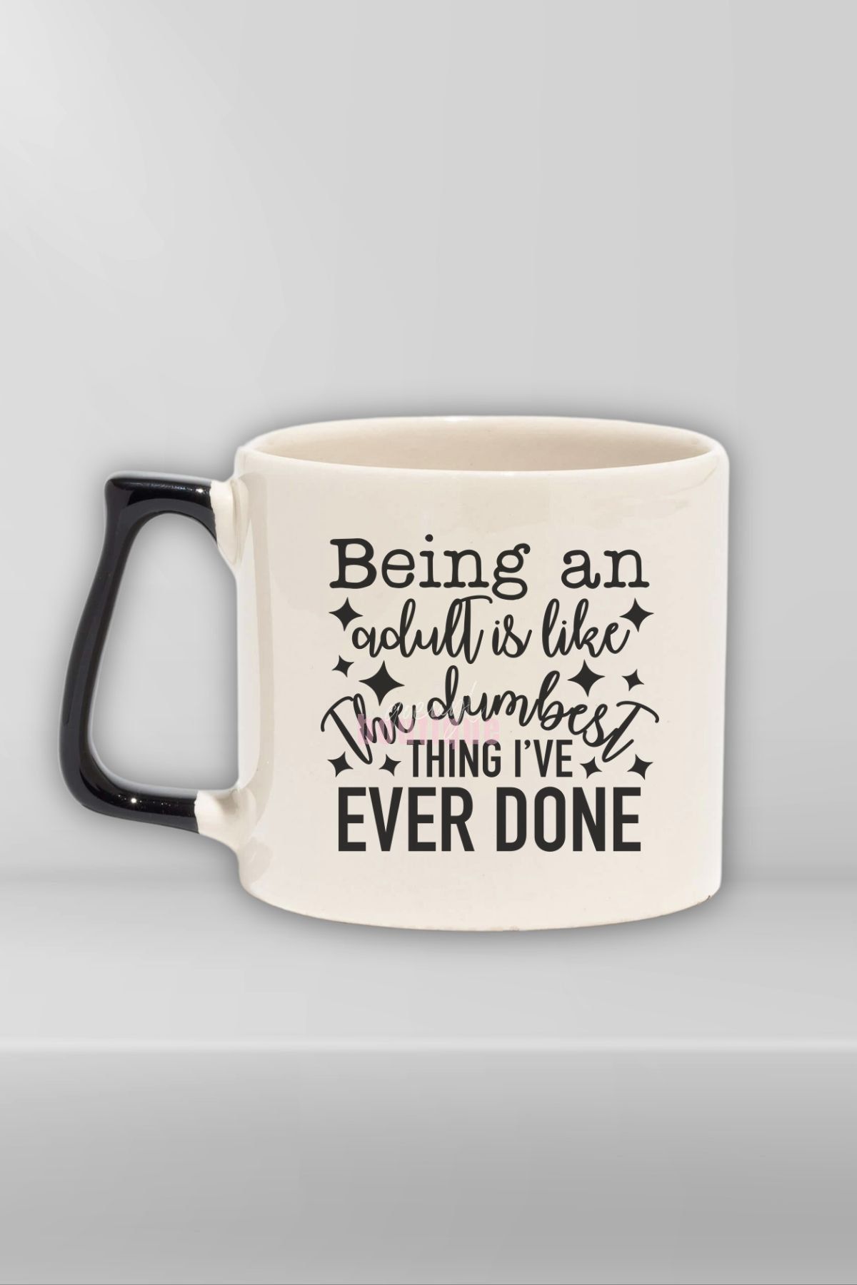 qoeuyl boutique "Being an adult is like the dumbest thing" Komik Doğum Günü Hediye Siyah Kulplu Kupa Bardak