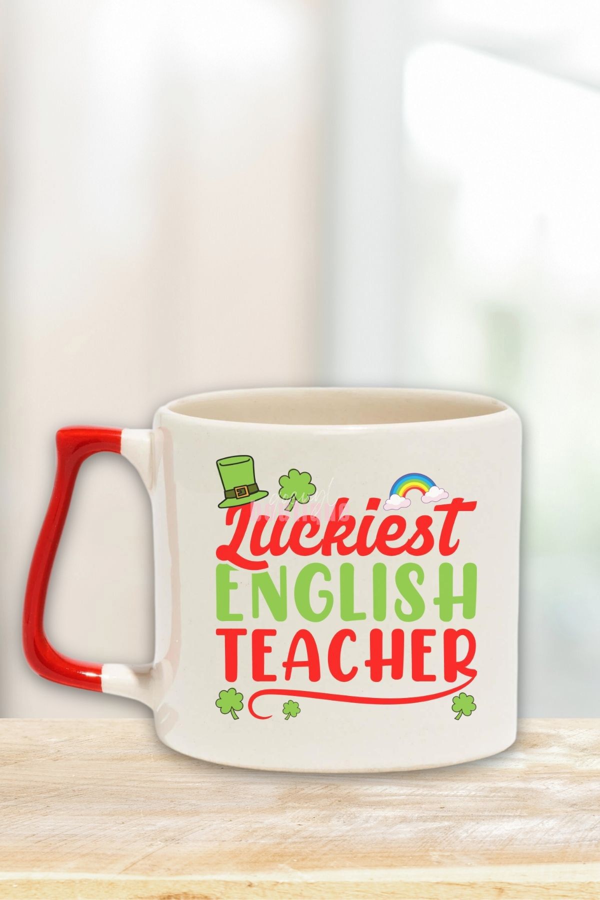 qoeuyl boutique Luckiest English Teacher Baskılı İngilizce Öğretmeni Hediye Kırmızı Kulplu Kupa Bardak