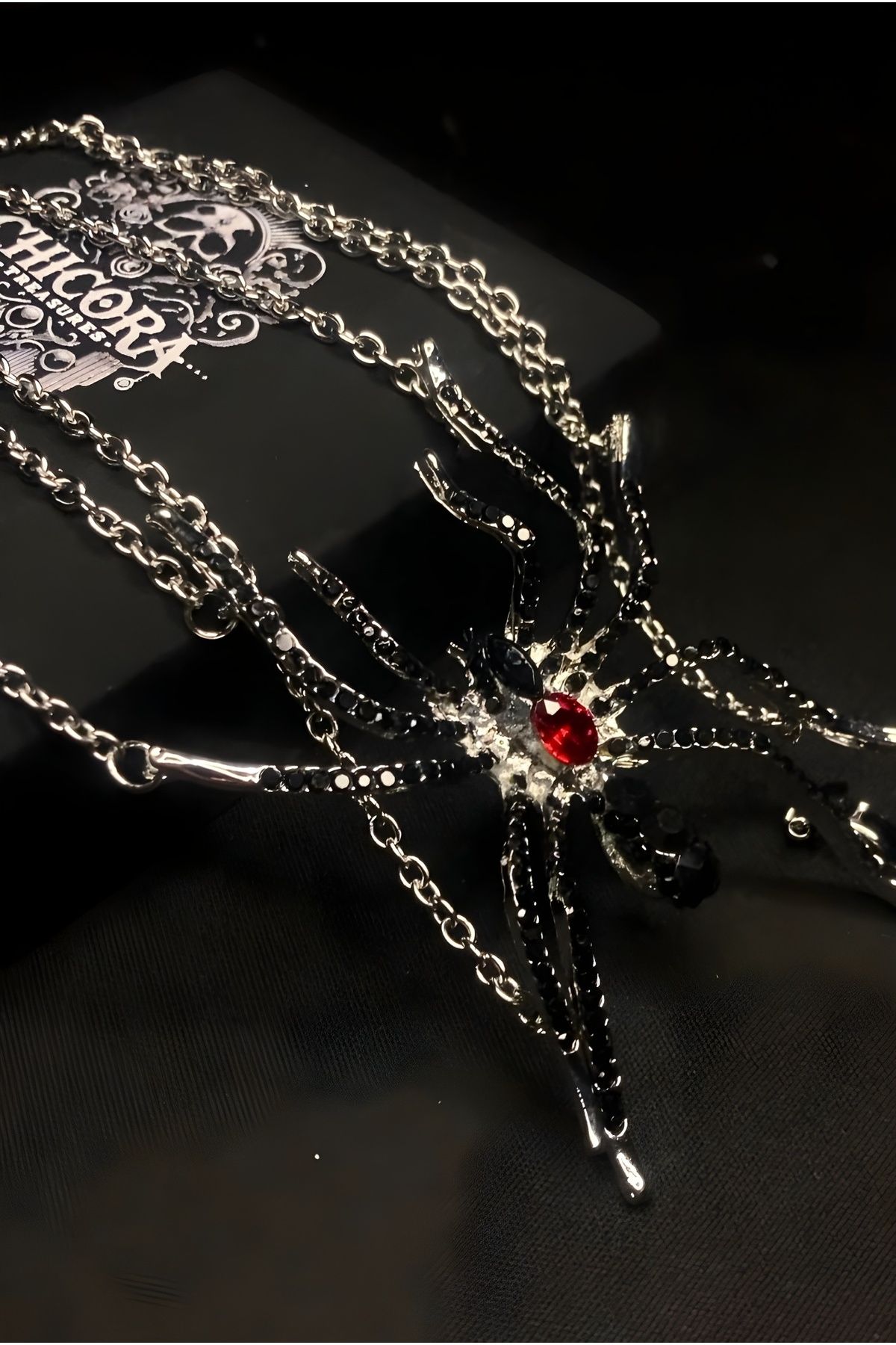 TChicora Örümcek Figürlü Zincir Detaylı Kolye – Goth Takı