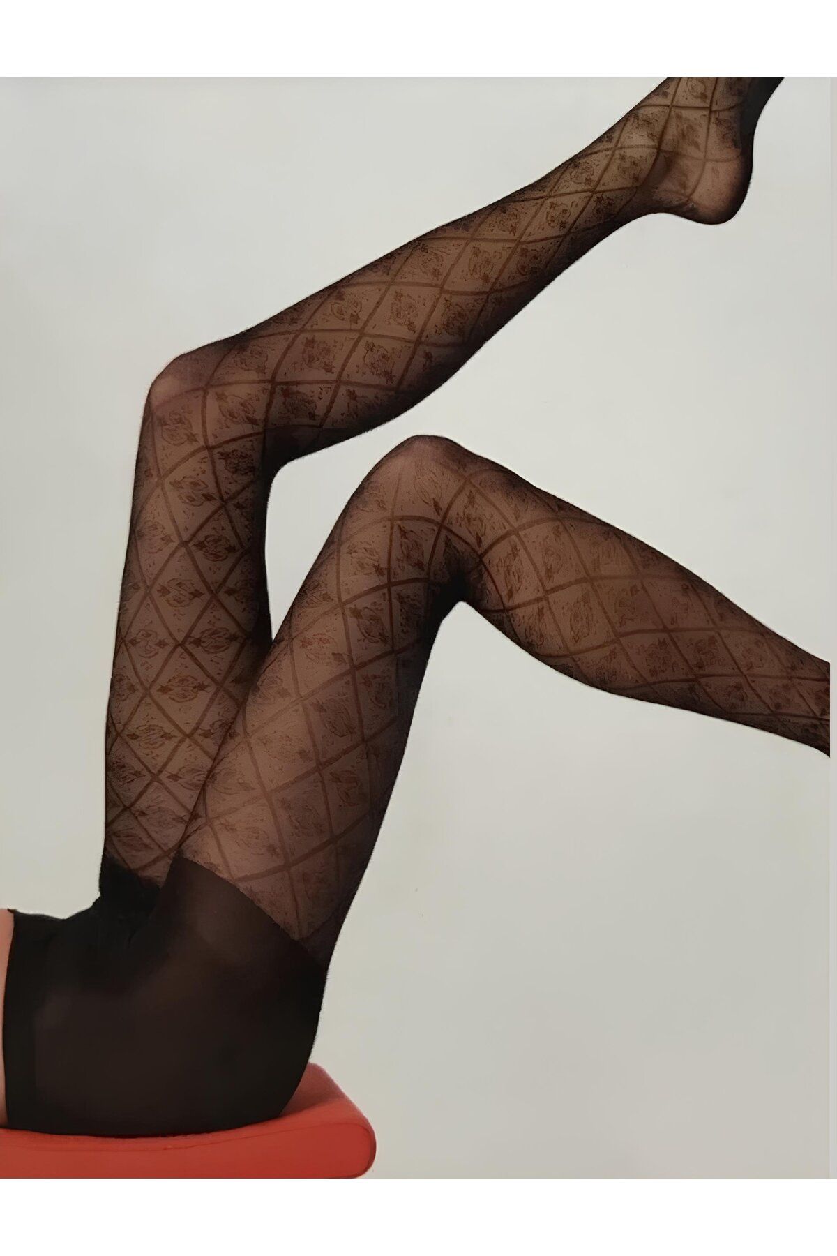 İntive Lingerie Ebony Dantel Desen Görünümlü Burunsuz 20 Den Baklava Desenli Külotlu Çorap