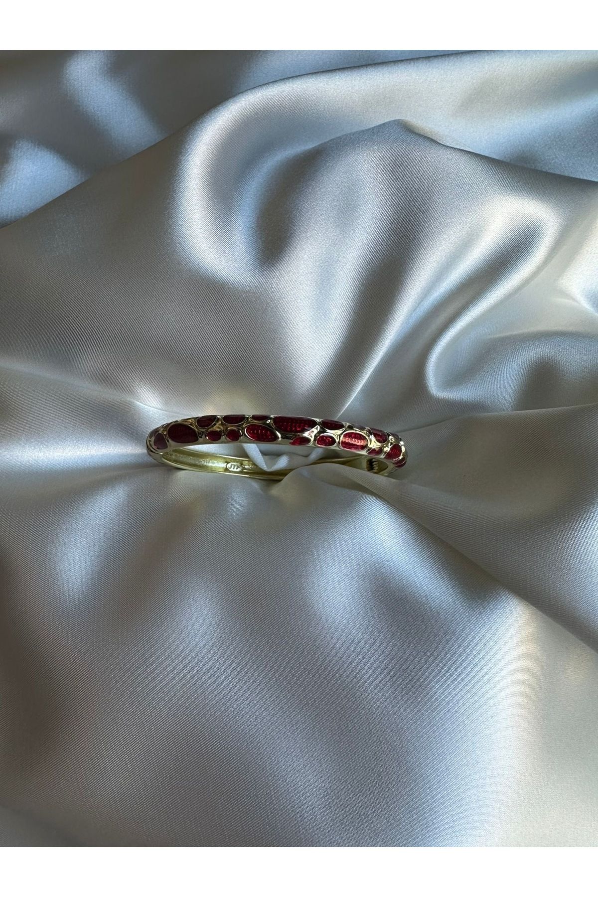 Noure Amour Gold Kırmızı Benekli Bilezik
