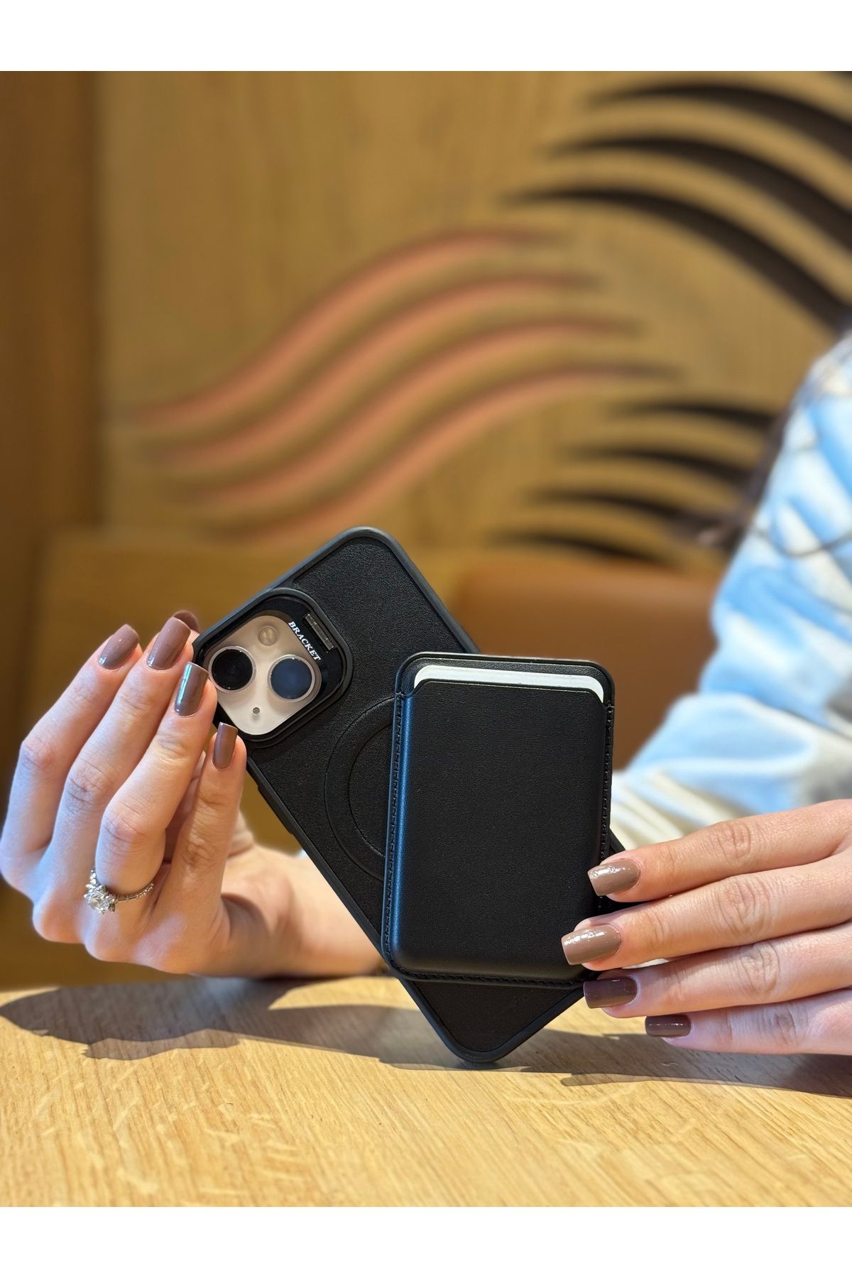 Mois Case İPhone 15 uyumlu Premium siyah deri Magsafe cüzdanlı kartlıklı kamera çerçeve Standlı kılıf
