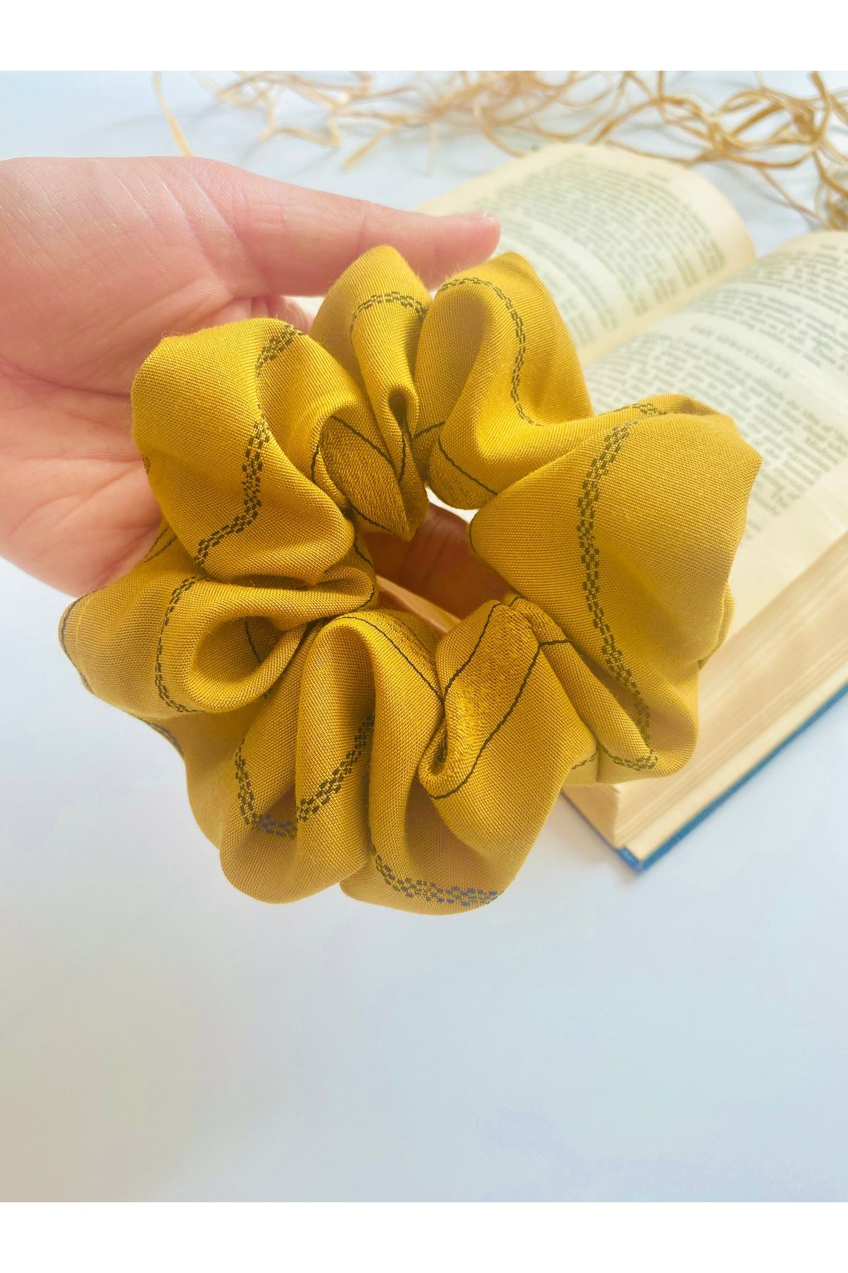 seyranat Hardal Sarısı Vintage Dokulu Orta Boy 12 cm Kadın Genç Kız Simit Saç Tokası Scrunchie Toka