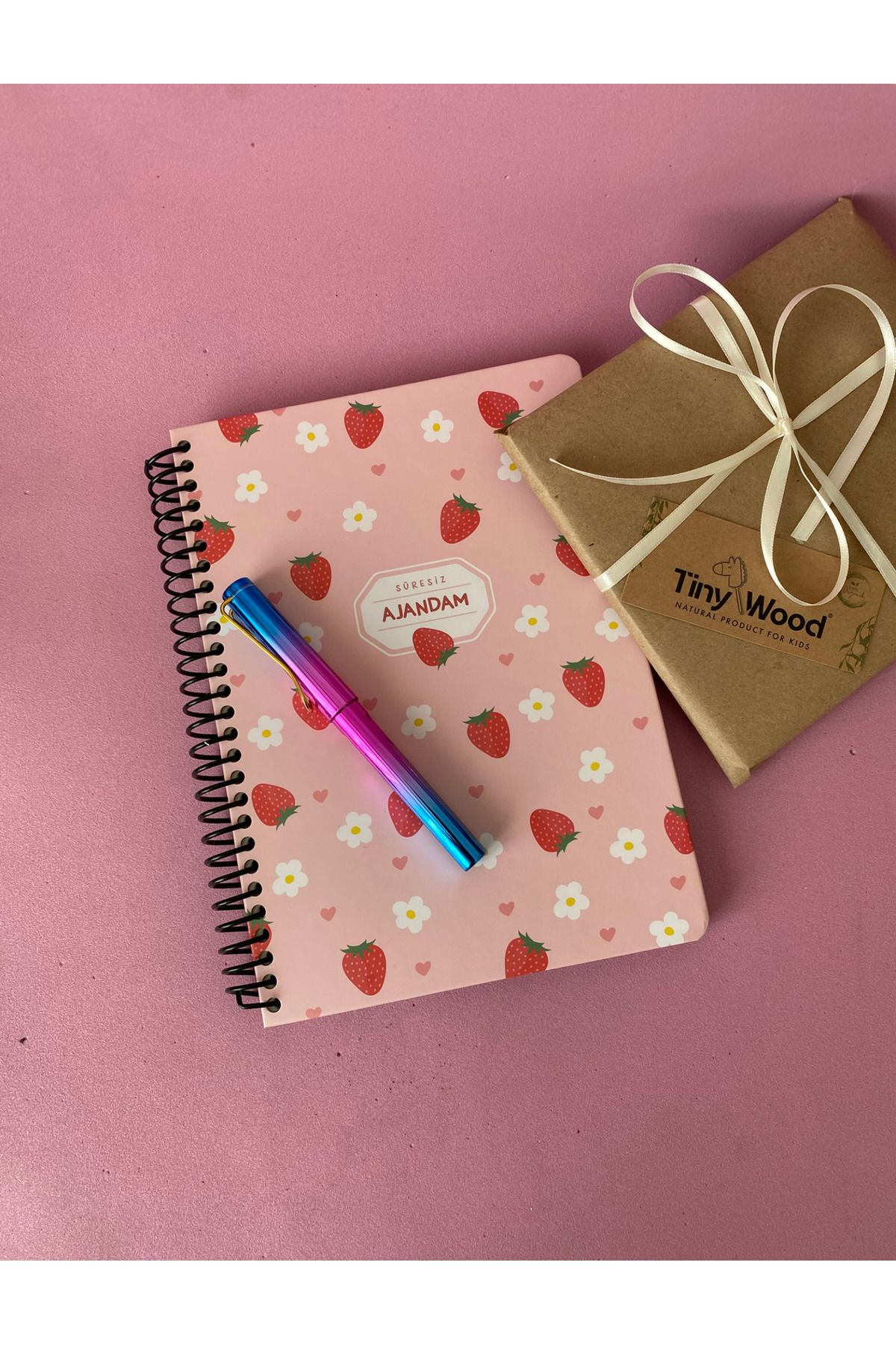 tiny wood Süresiz Günlük Ajanda | Çilek ve Çiçek Desenli Spiral Planlayıcı Defter