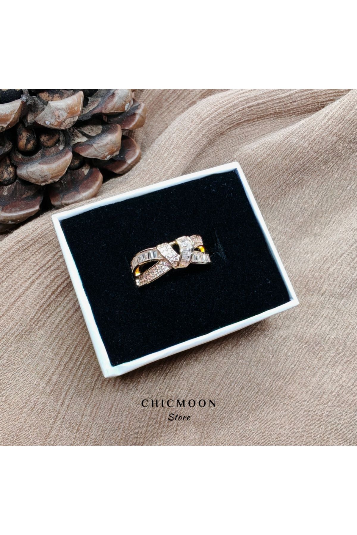 CHICMOON STORE Çelik Altın Rengi Taşlı Ayarlanabilir Düğüm Yüzük