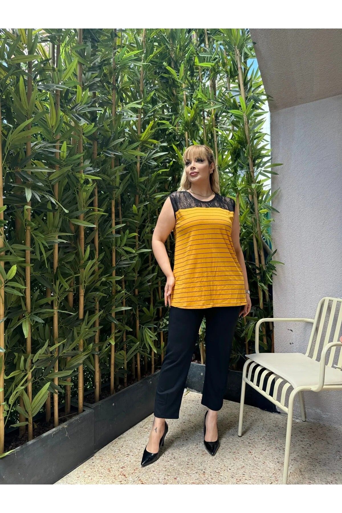 MODA KADIN KOLSUZ DANTEL DETAY LİKRALI VİSKON BÜYÜK BEDEN BLUZ
