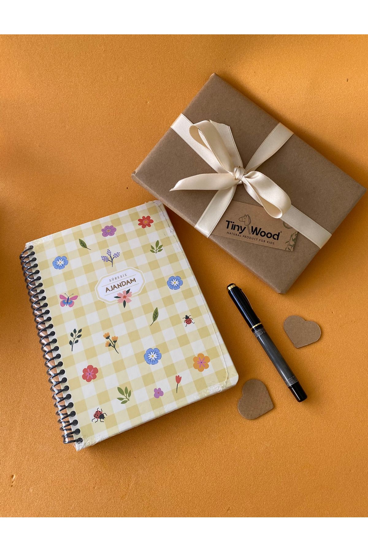 tiny wood Süresiz Günlük Ajanda | Çilek ve Çiçek Desenli Spiral Planlayıcı Defter