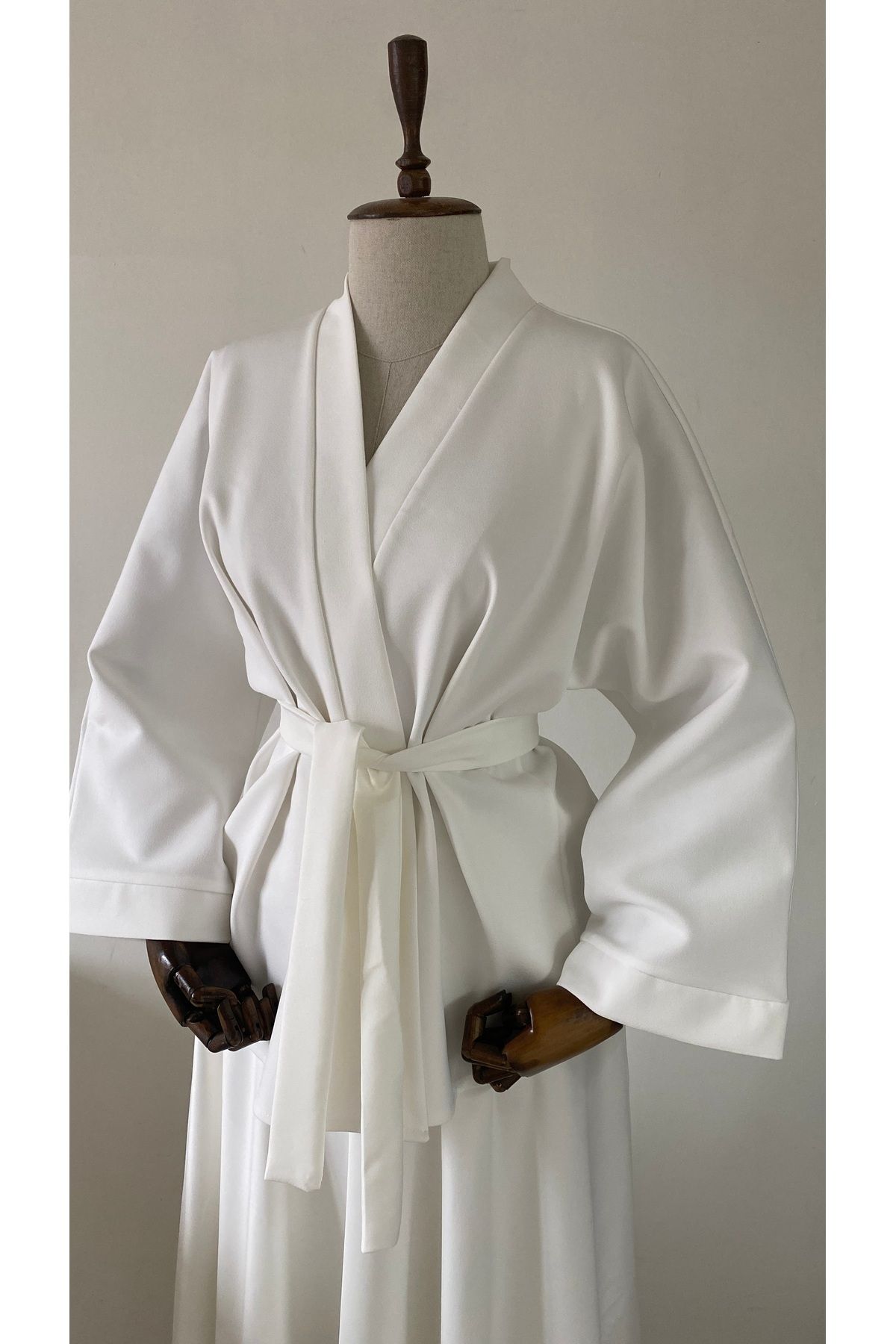Glowear Atelier White Tasarım Kuşaklı Kimono - BEYAZ