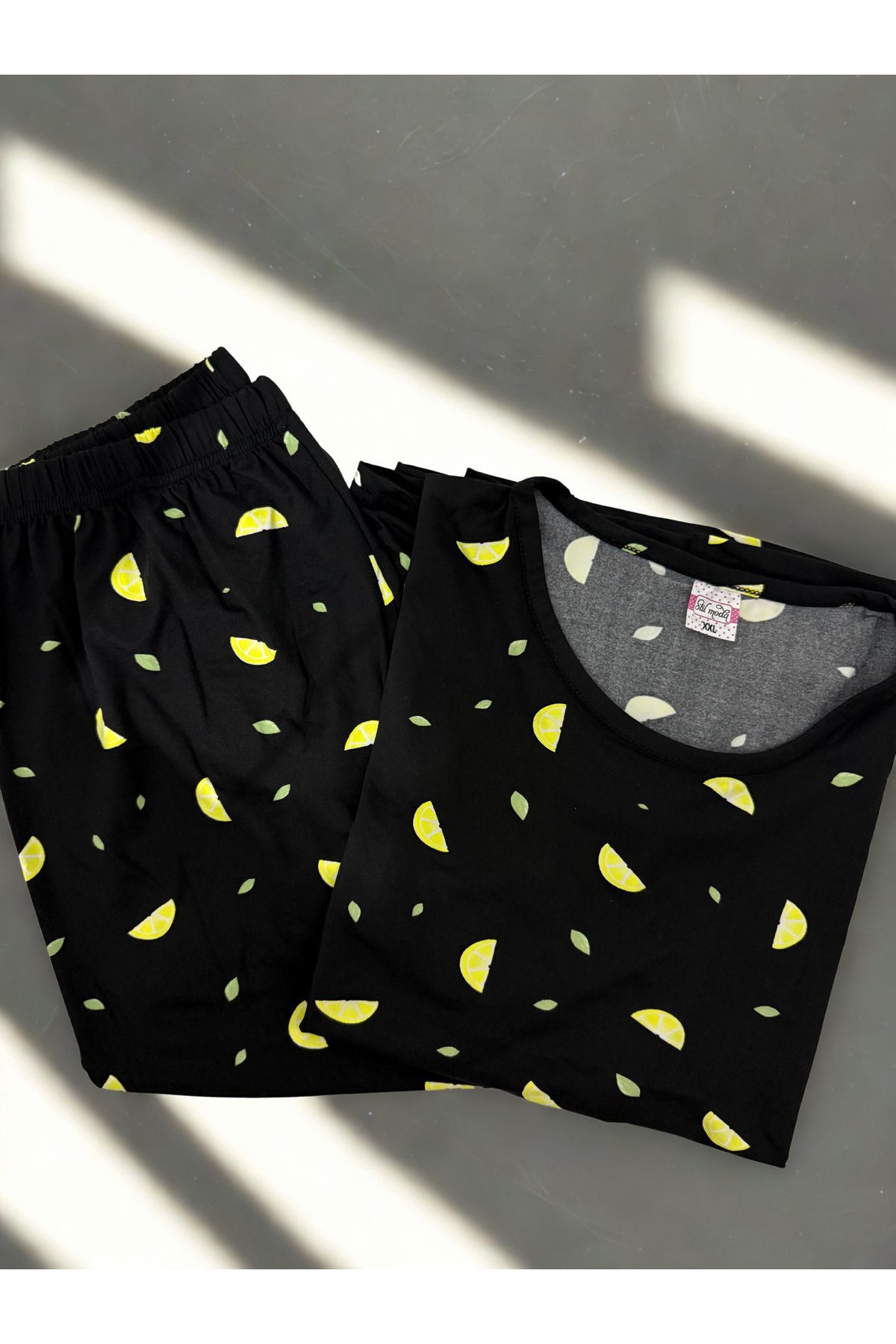 Stil Moda Limon Desenli Siyah Pijama Takımı
