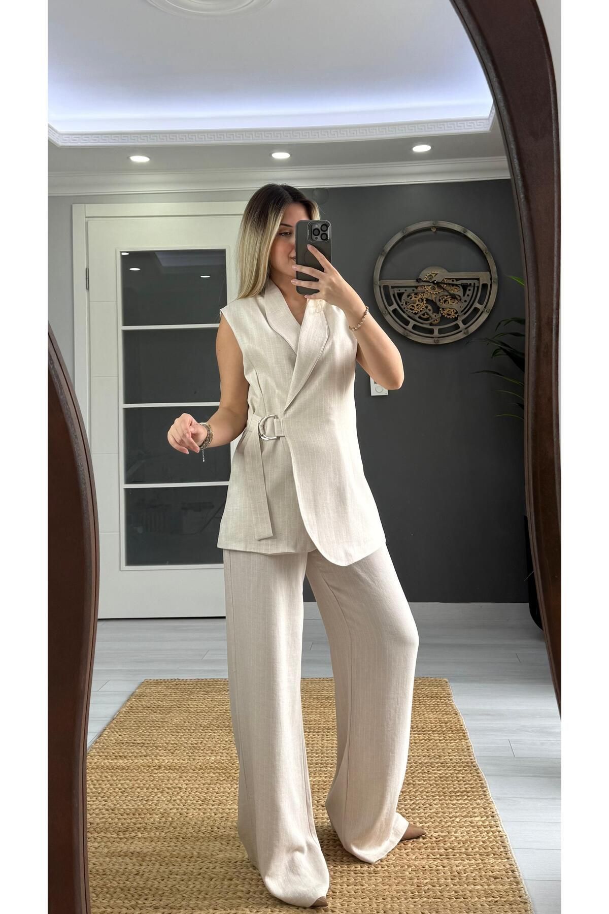 SEVİNÇ GÜNGÖR Toka detyalı çizgili takım