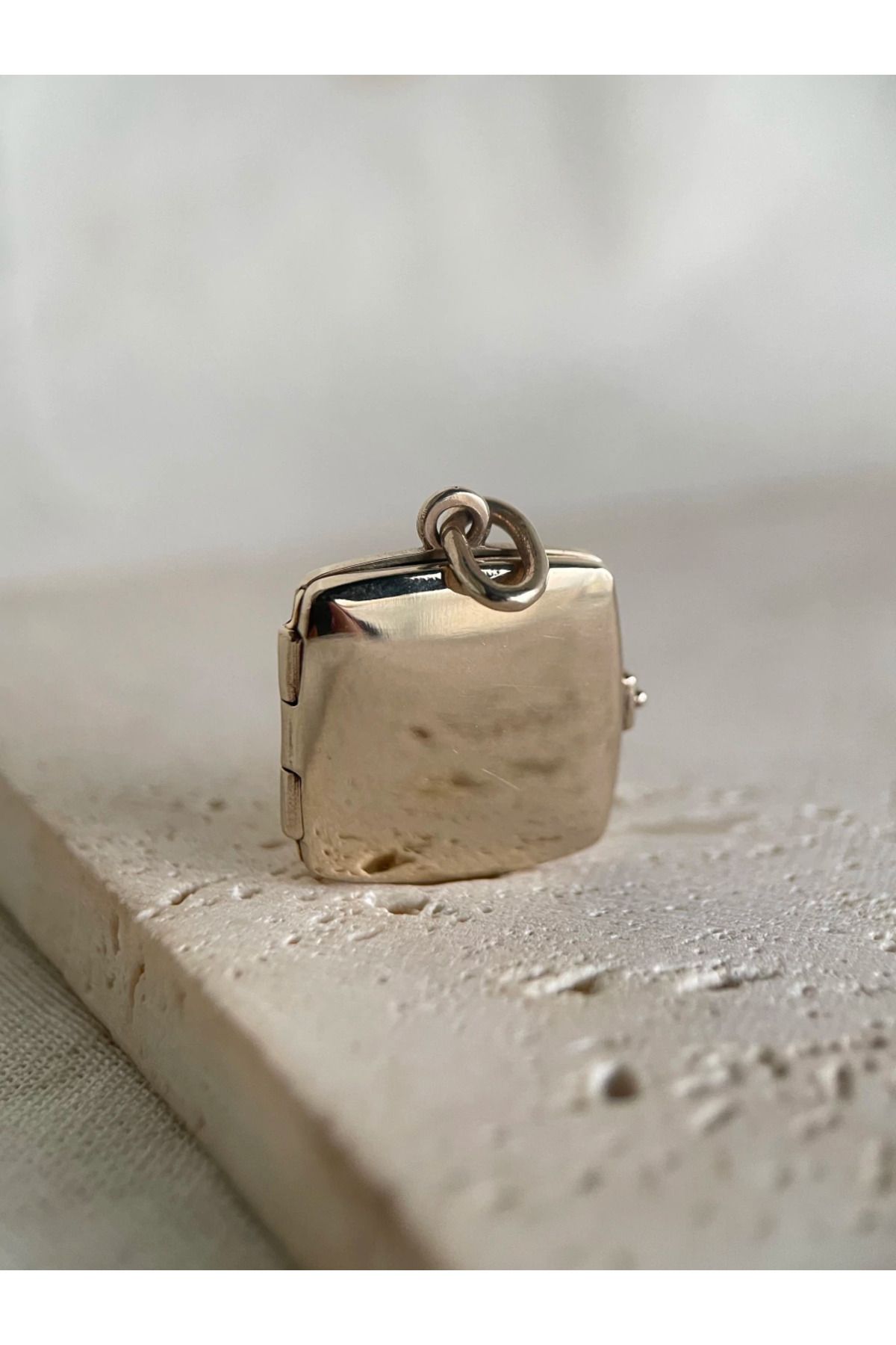 VESTA JEWELRY 925 Ayar Gümüş Kadın Kare Model Kapaklı Hatıra Resimli Altın Kaplamalı Kolye
