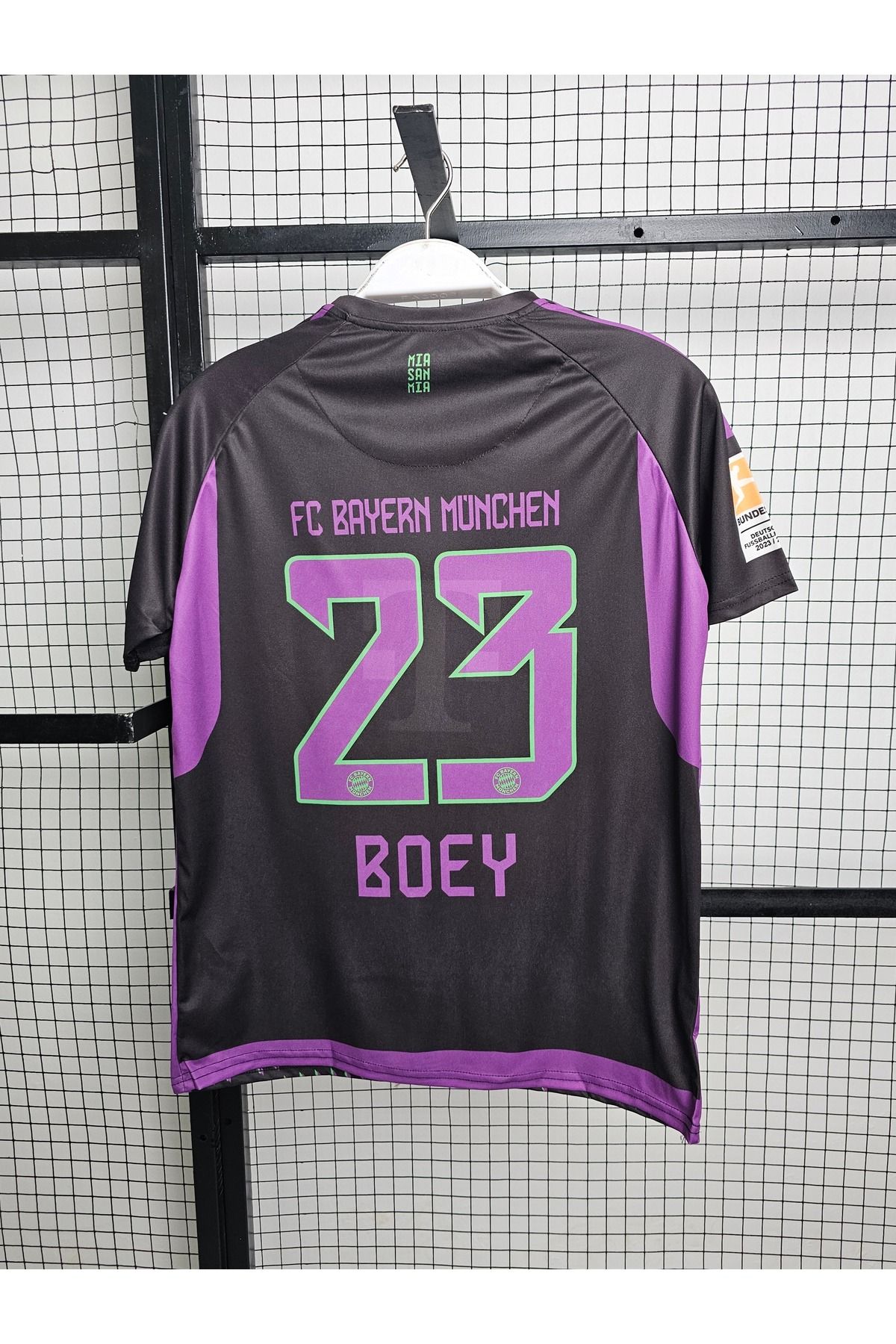 Lion Spor B'ayern M'ünih 2023-24 Sezon S'acha B'oey Deplasman Forması