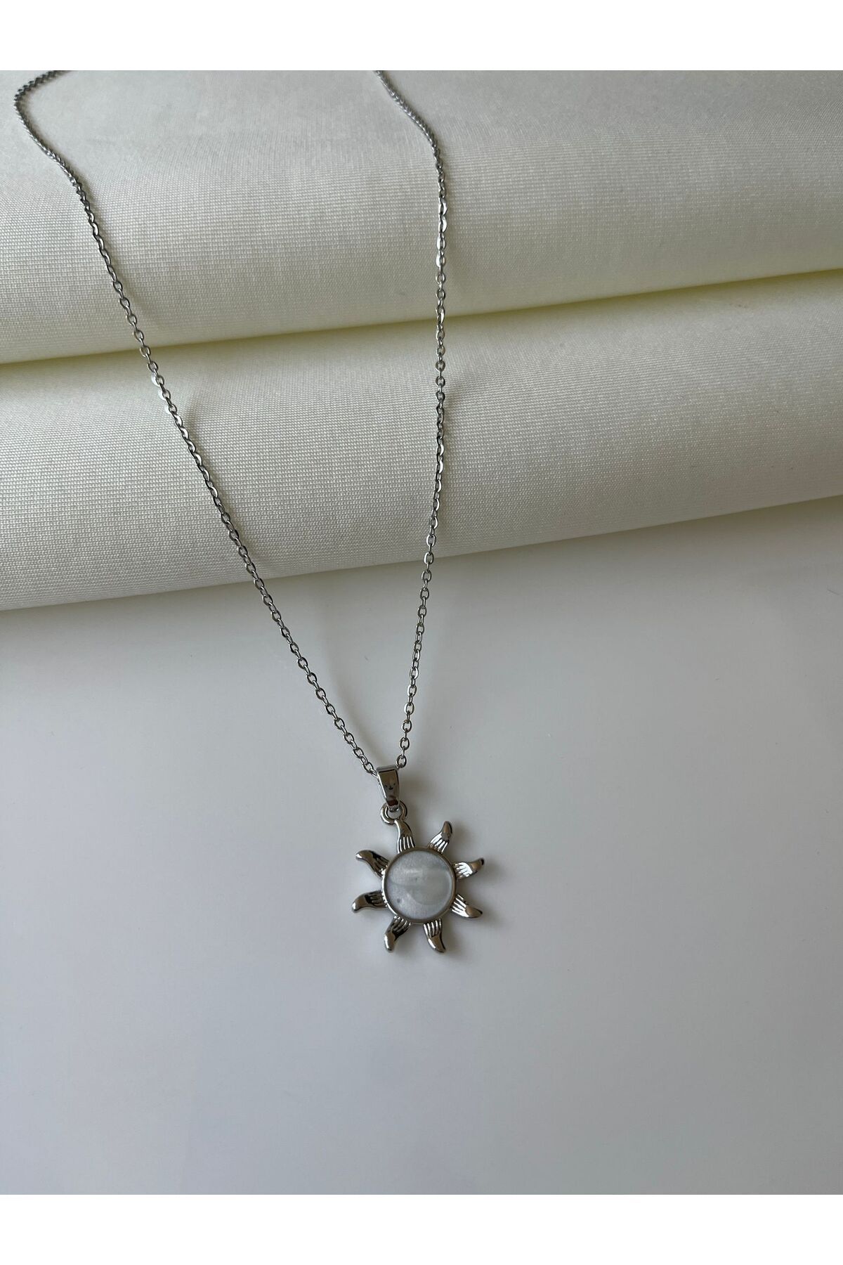 Nilsu Jewellery Accessory Çelik Sedefli Güneş Detaylı Kadın Kolye