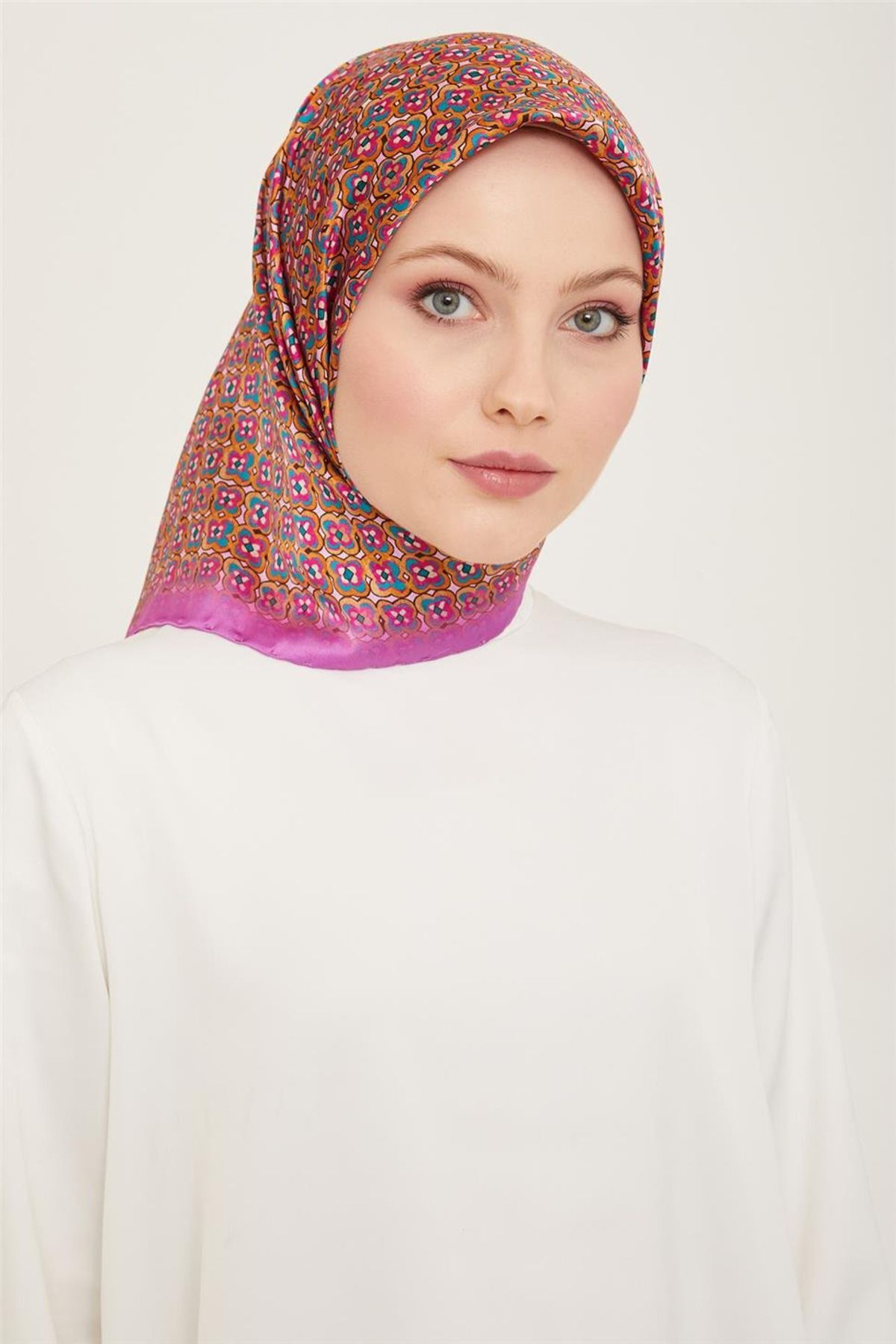 Armine Sura İpek Eşarp 9134D (S ) 90 x 90 Fuşya - 03