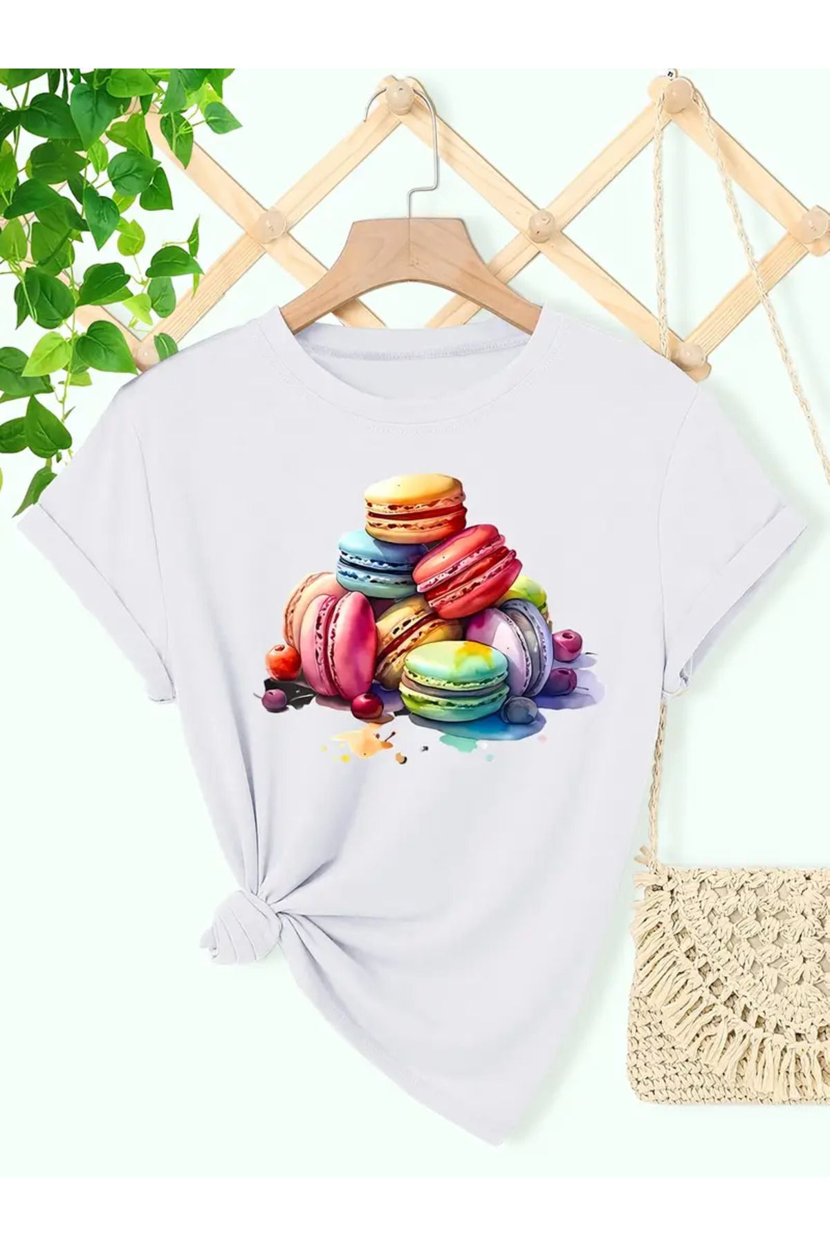 LEIVOR Renkli Makaron Özel Tasarım Baskılı Kadın T-shirt