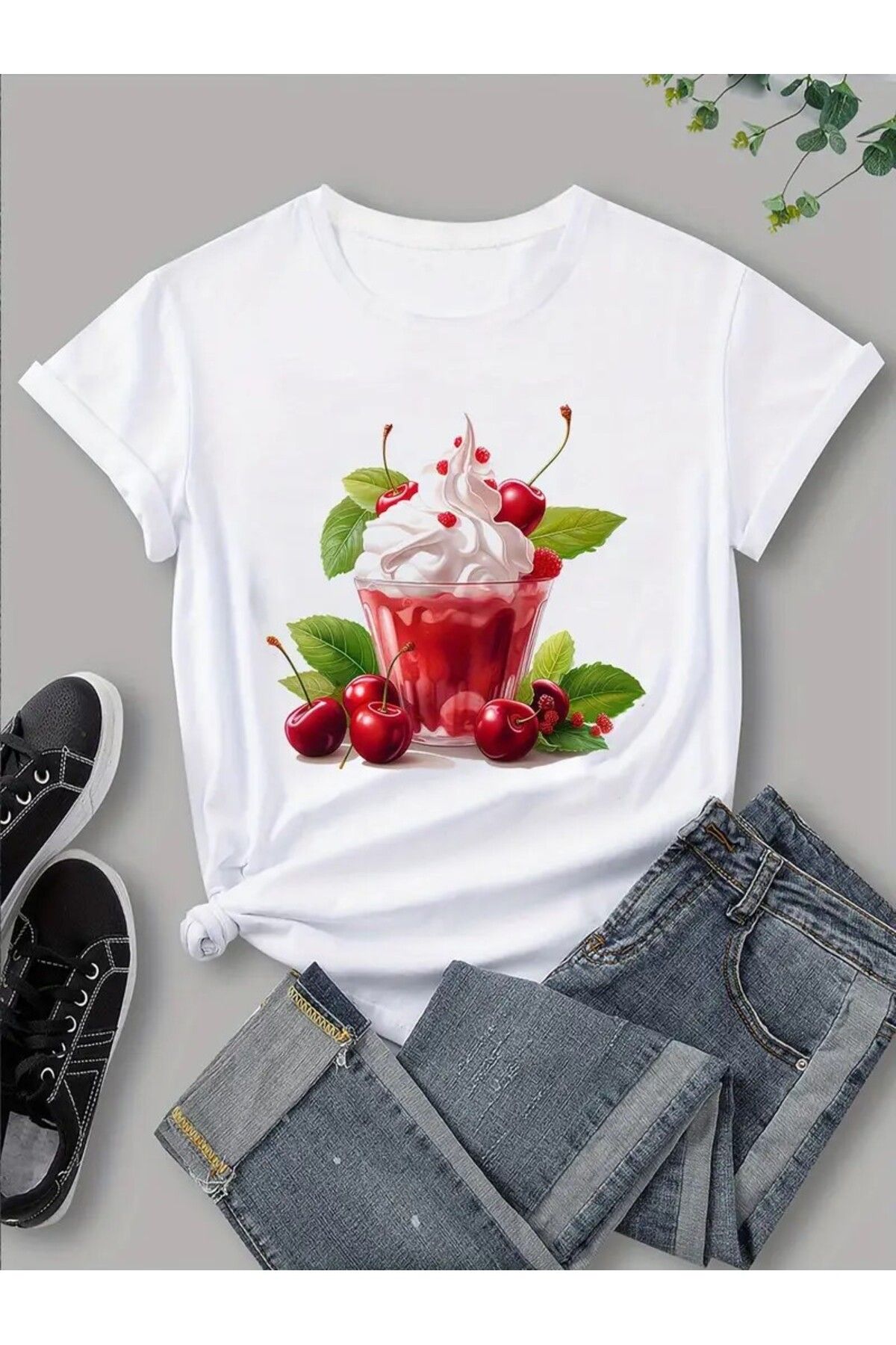 LEIVOR Vişne & Dondurma Özel Tasarım Baskılı Kadın T-shirt