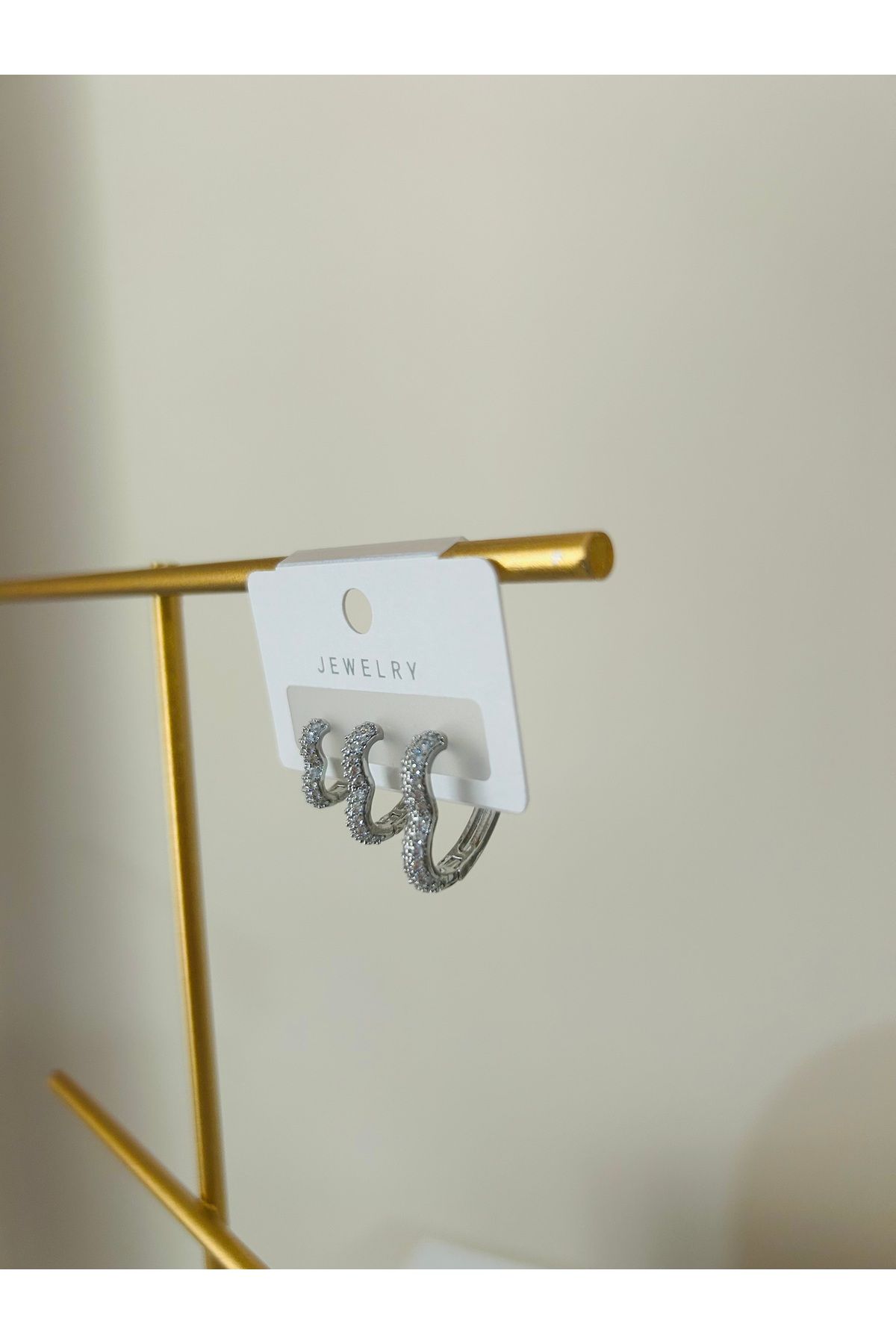 JEWELRY Üçlü Gümüş Renkli Zirkon Taşlı Kalpli Küpe