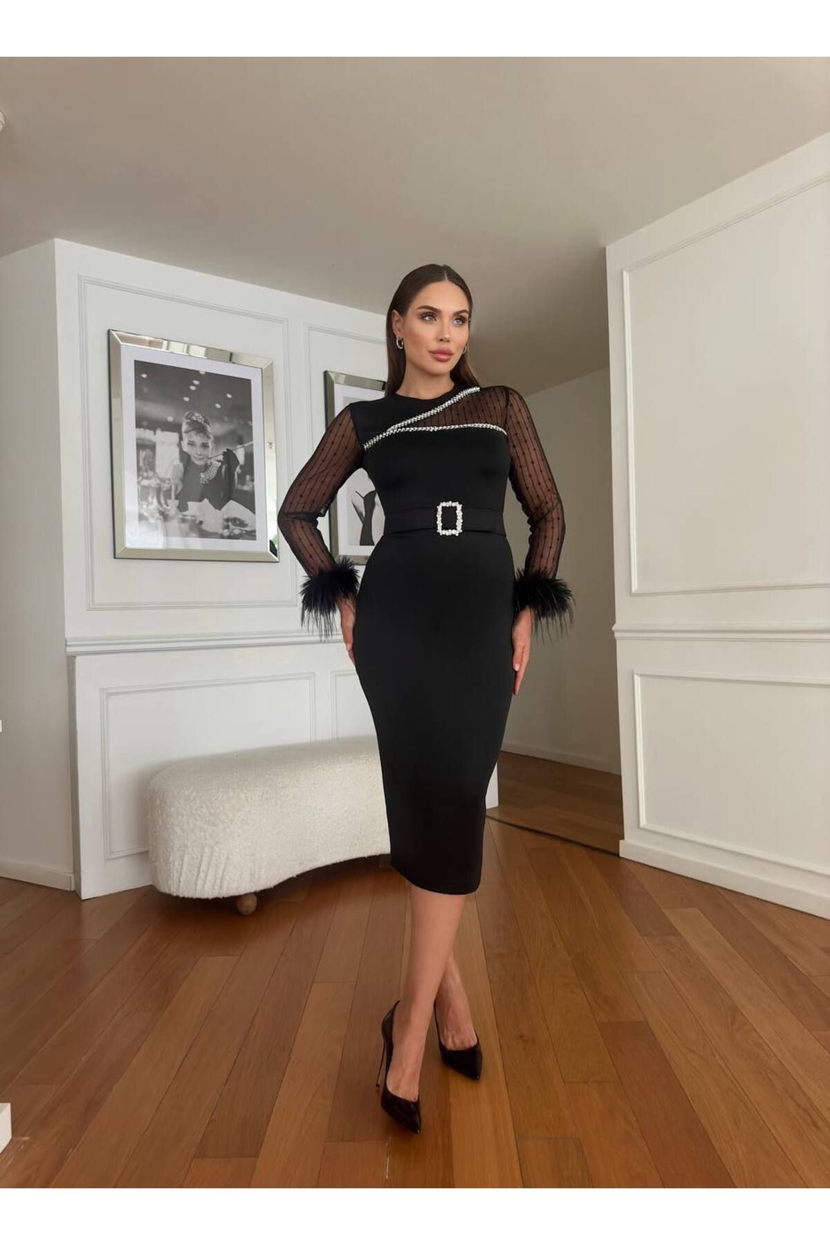 Castivo Fashion Tüylü Tül Kol İnci Aksesuarlı Kalem Kesim Midi Abiye Elbise