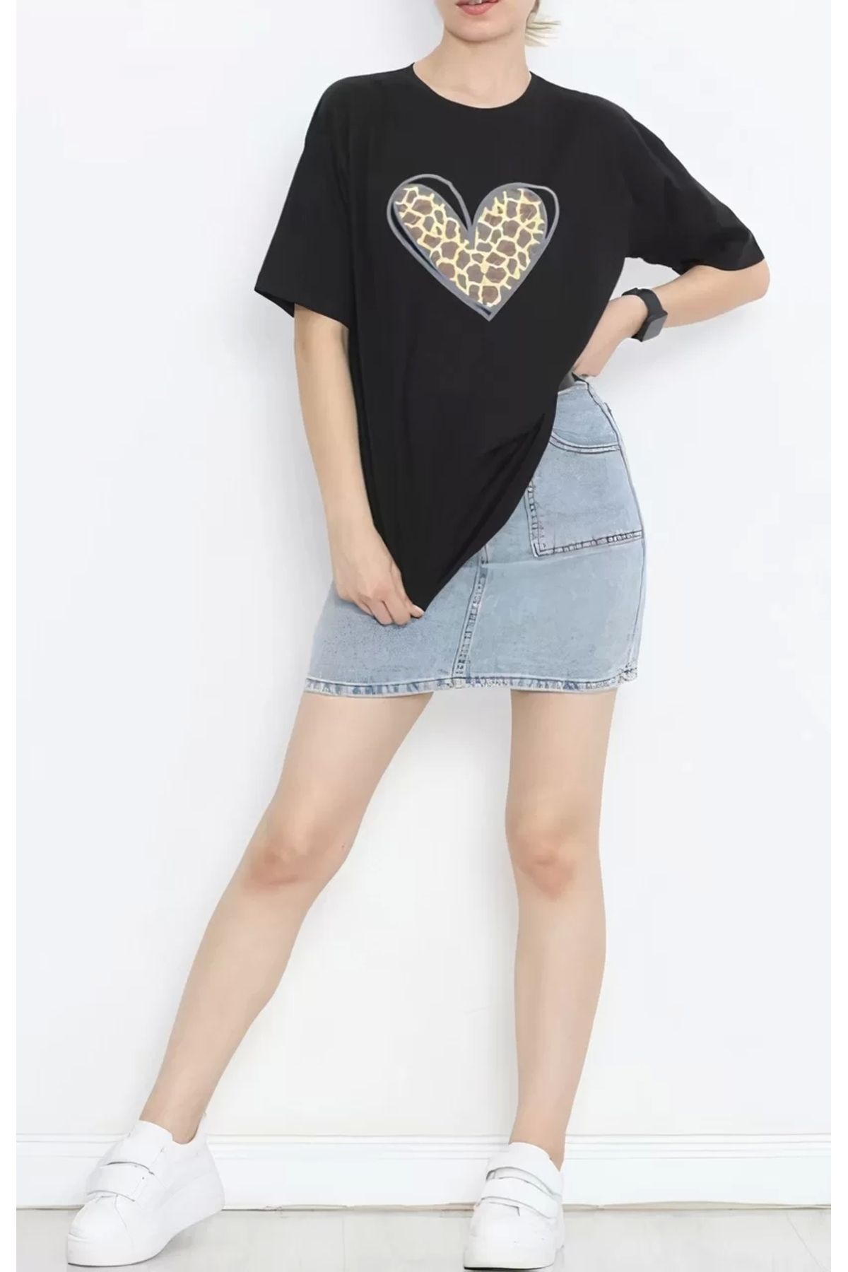 luz&pos Sevgililer Günü İçin Özel Tasarım Leopar Kalp Baskılı T-shirt - Siyah