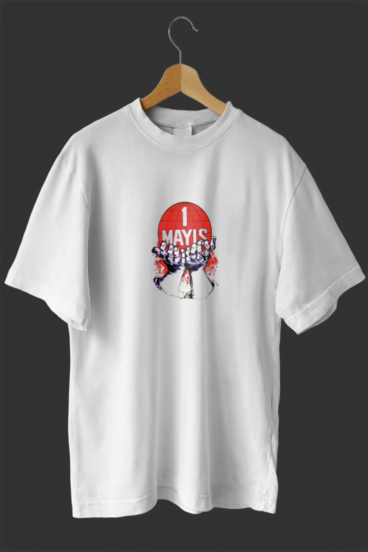 novafems 1 Mayıs Emekçilerimiz İçin Özel Tasarım 1 Mayıs Dünya Baskılı T-shirt - Beyaz