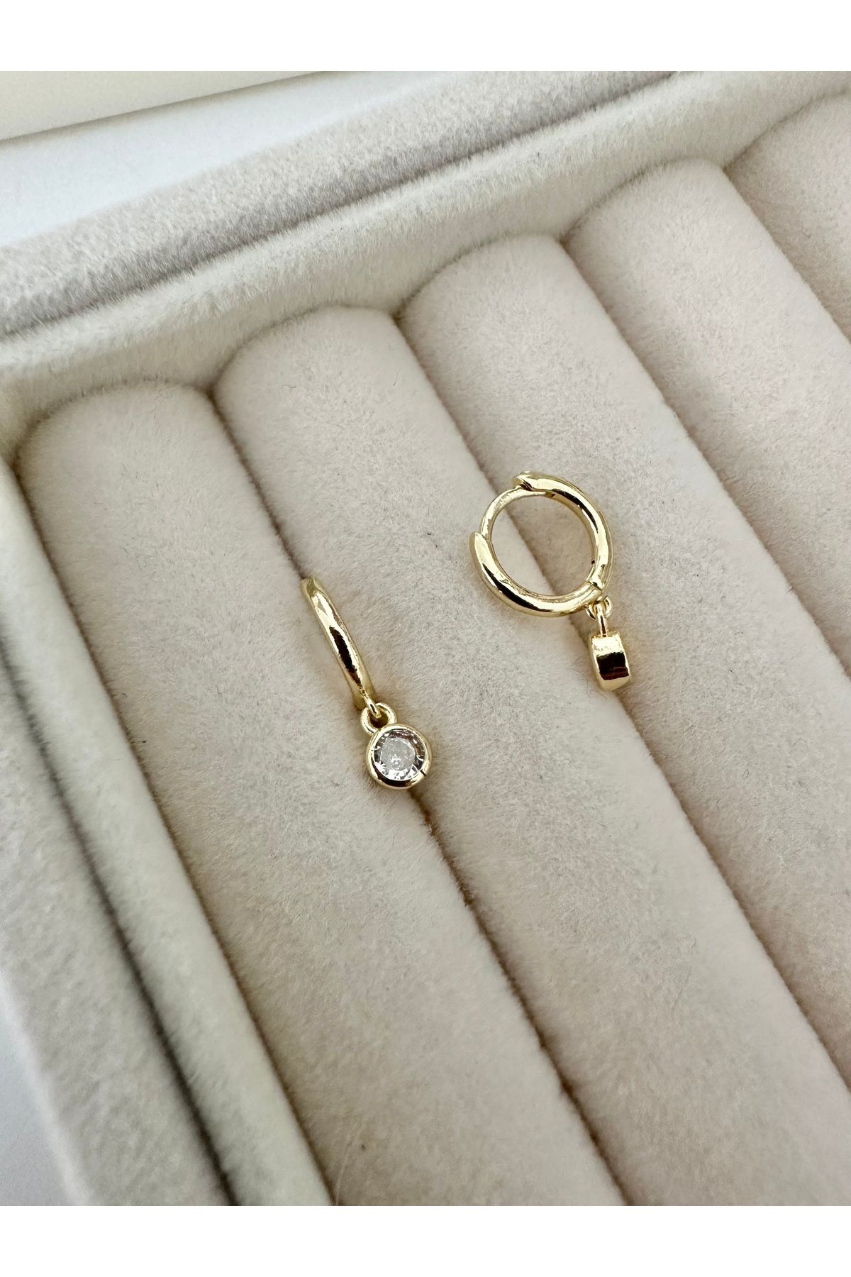 My Bellas Jewels Cerrahi Çelik Zirkon Sallantılı Taşlı Halka Tragus Piercing, Helix, Flat, Conch, Lobe (1 Adet)