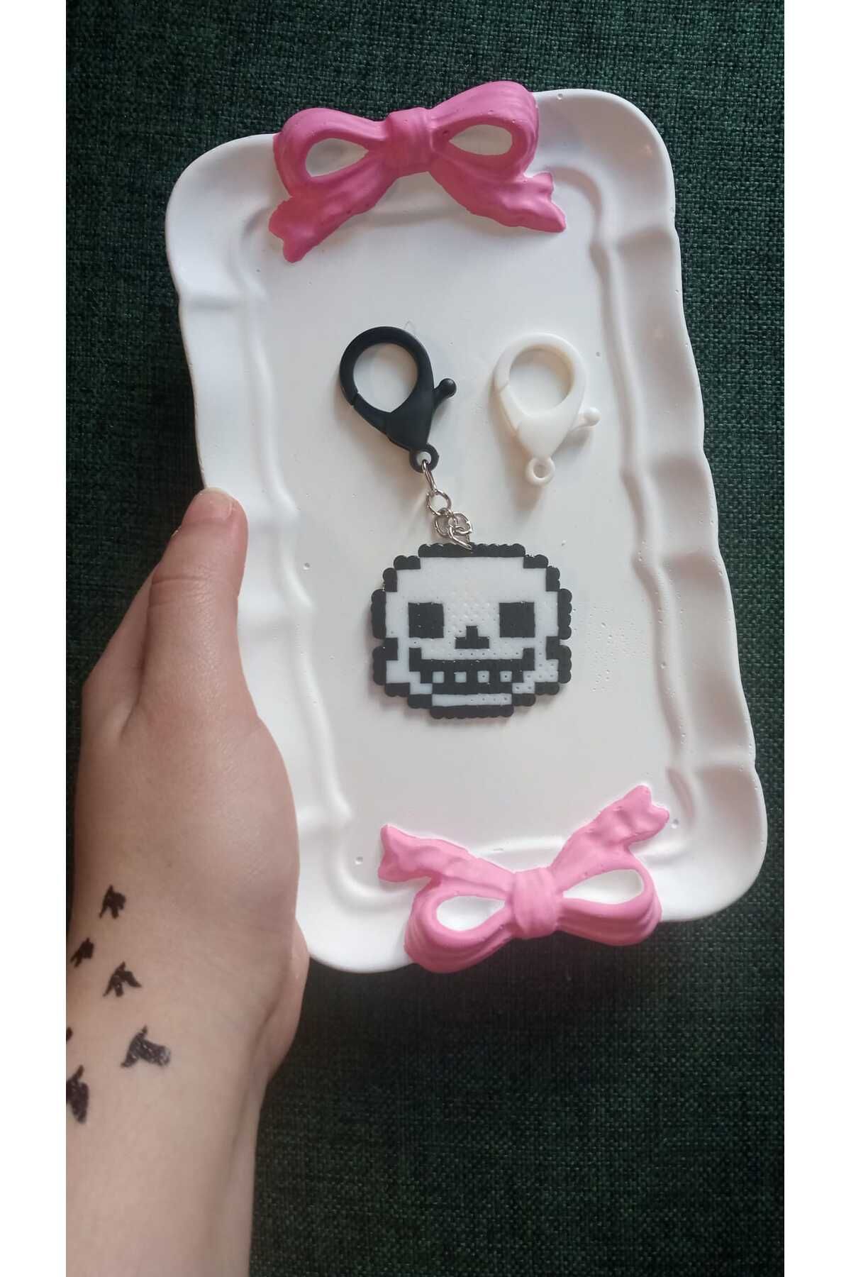 Atölye Moonlit Undertale Sans Klipsli Anahtarlık (siyah ya da beyaz)
