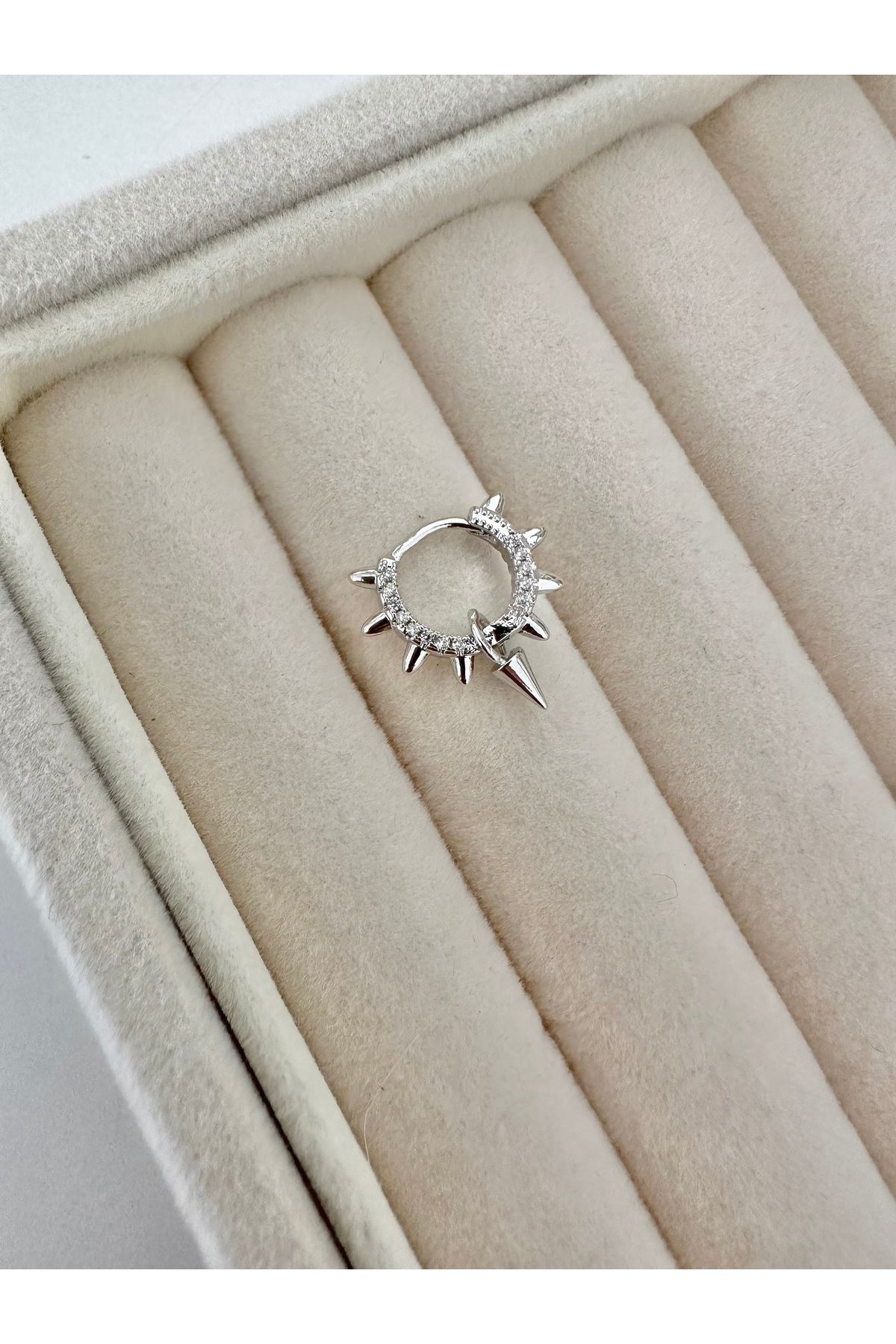 My Bellas Jewels Cerrahi Çelik Zirkon Sallantılı Taşlı Halka Tragus Piercing, Helix, Flat, Conch, Lobe (1 Adet)