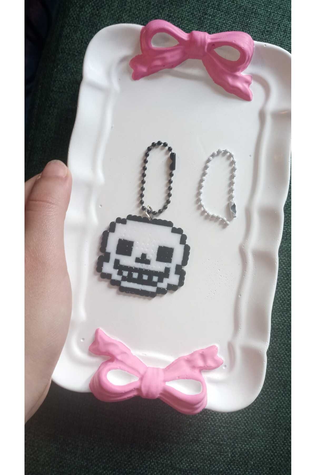 Atölye Moonlit Undertale Sans Anahtarlık Charm (siyah ya da beyaz zincirli)