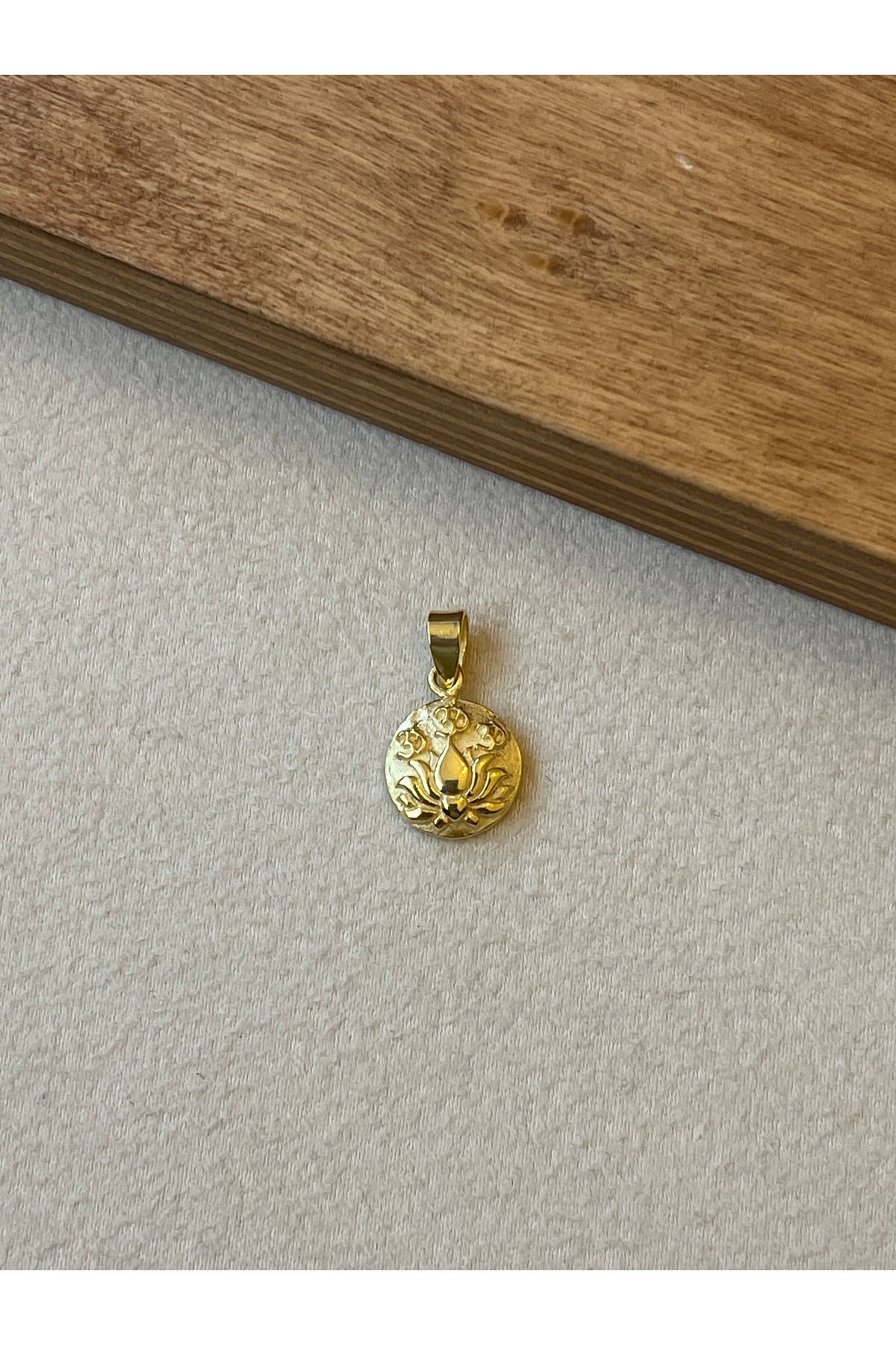 Rupen Kraft 925 Ayar Gümüş Gold Renk Mitolojik Çiçek Desen Kolye Ucu