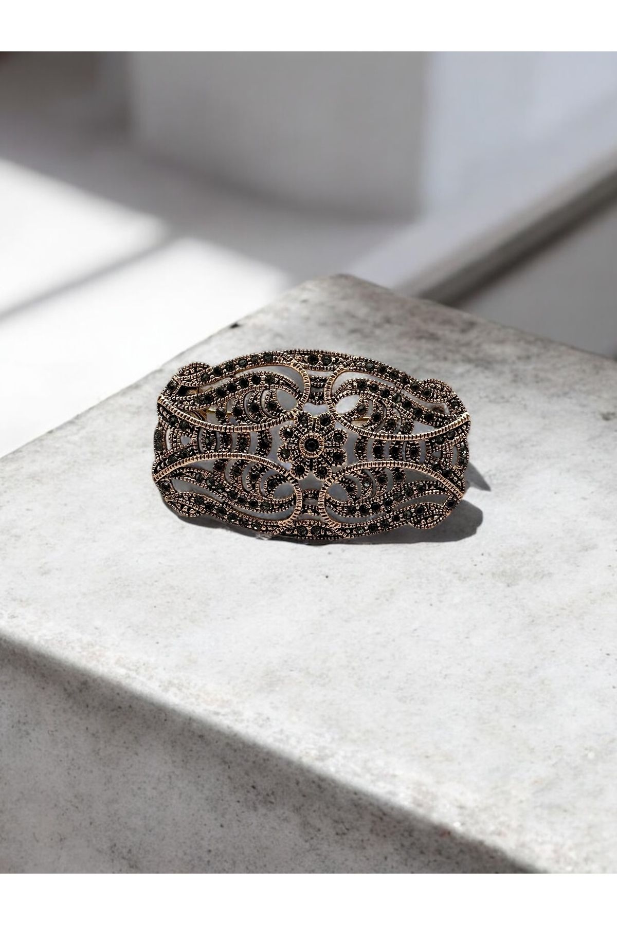 FUYA JEWELLERY Çiçek Detaylı Dikdörtgen Broş