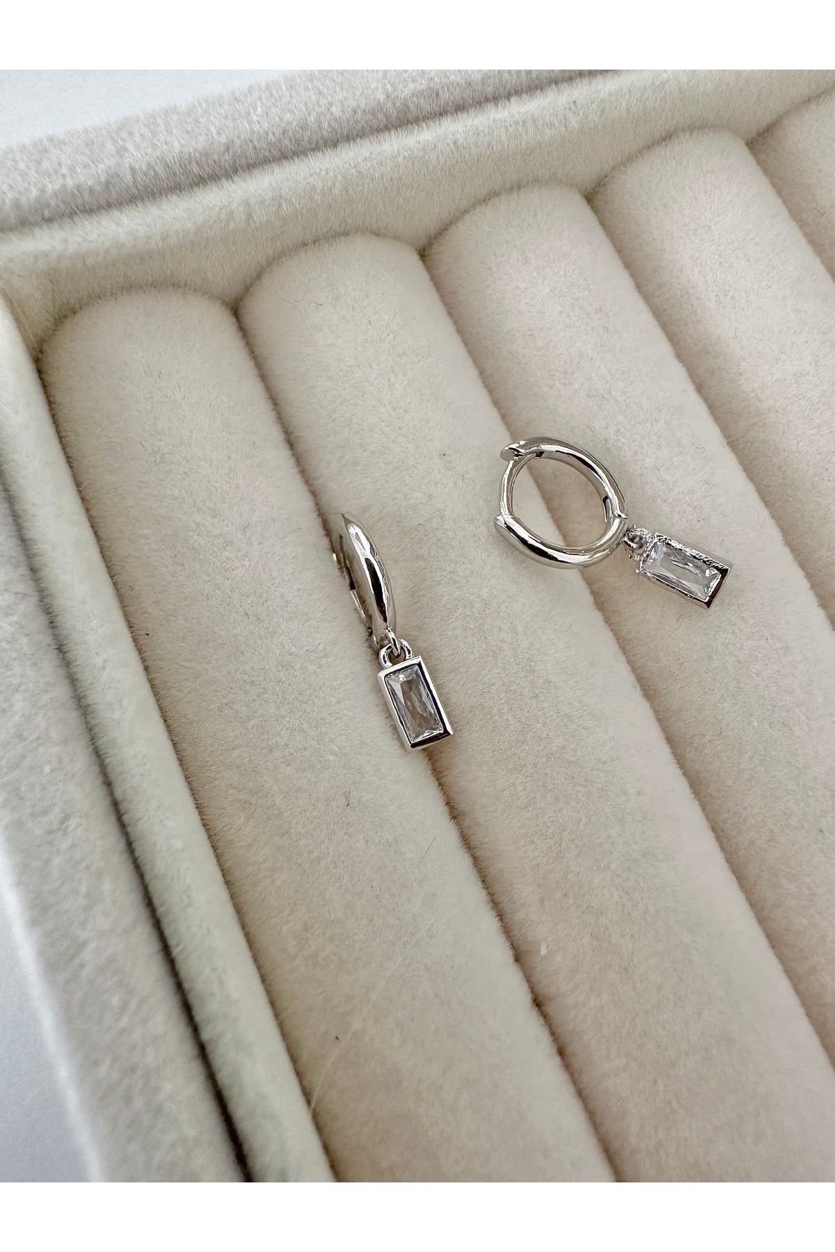 My Bellas Jewels Cerrahi Çelik Zirkon Sallantılı Taşlı Halka Tragus Piercing, Helix, Flat, Conch, Lobe (1 Adet)