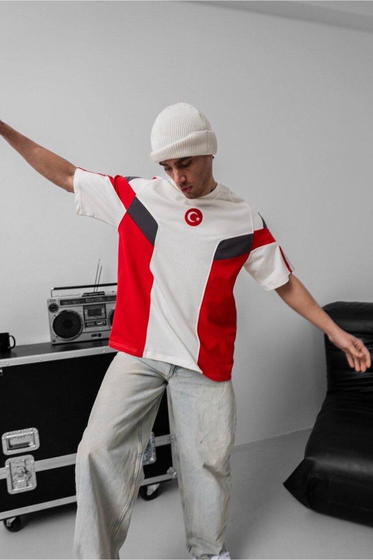 PLÜTON GİYİM Erkek Retro Stil Beyaz Antrasit Parçalı Ay-Yıldız Armalı Taraftar Tişörtü