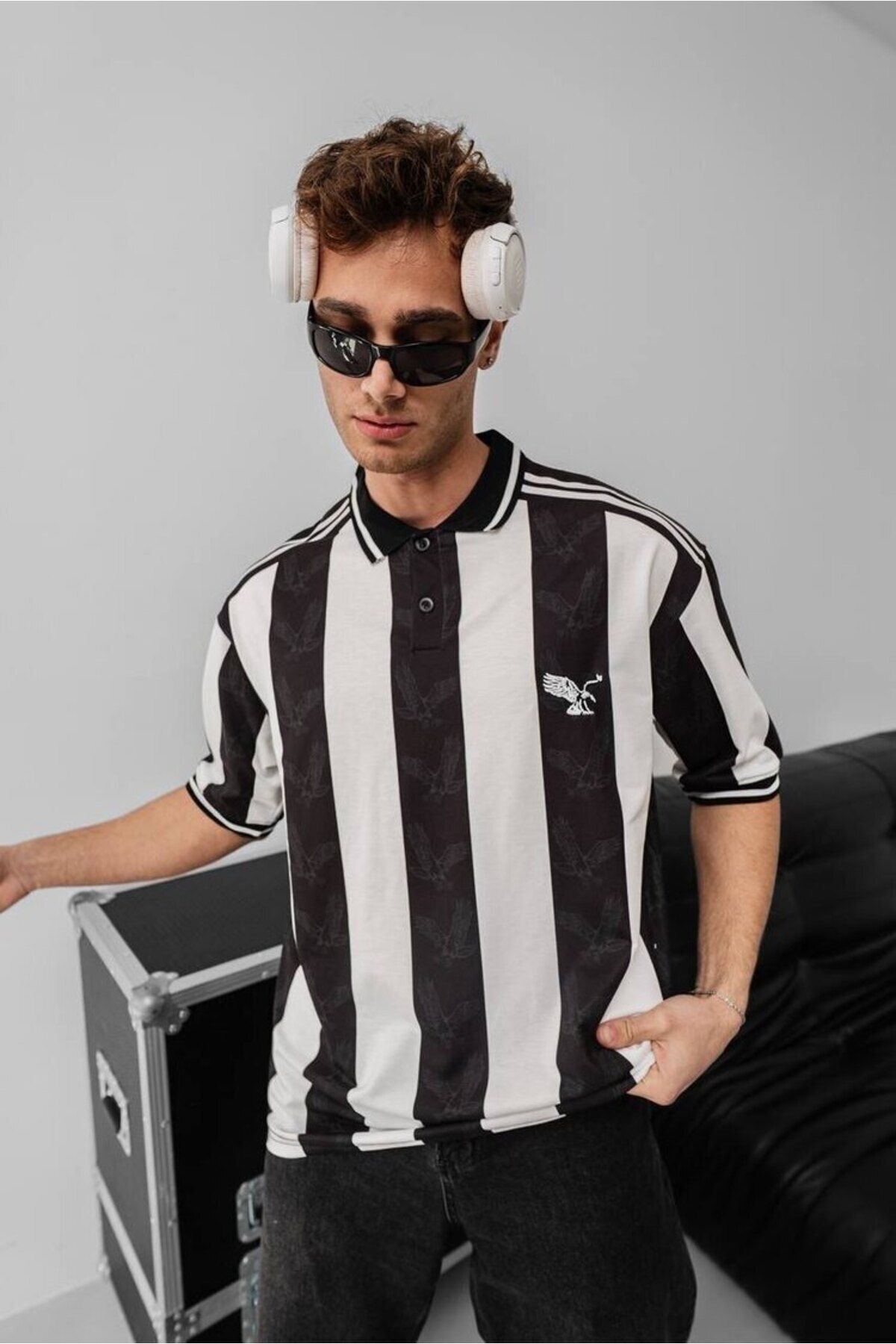 PLÜTON GİYİM Erkek Retro Stil Kartal Siyah Beyaz Çizgili Bisiklet Yaka Taraftar Tişörtü