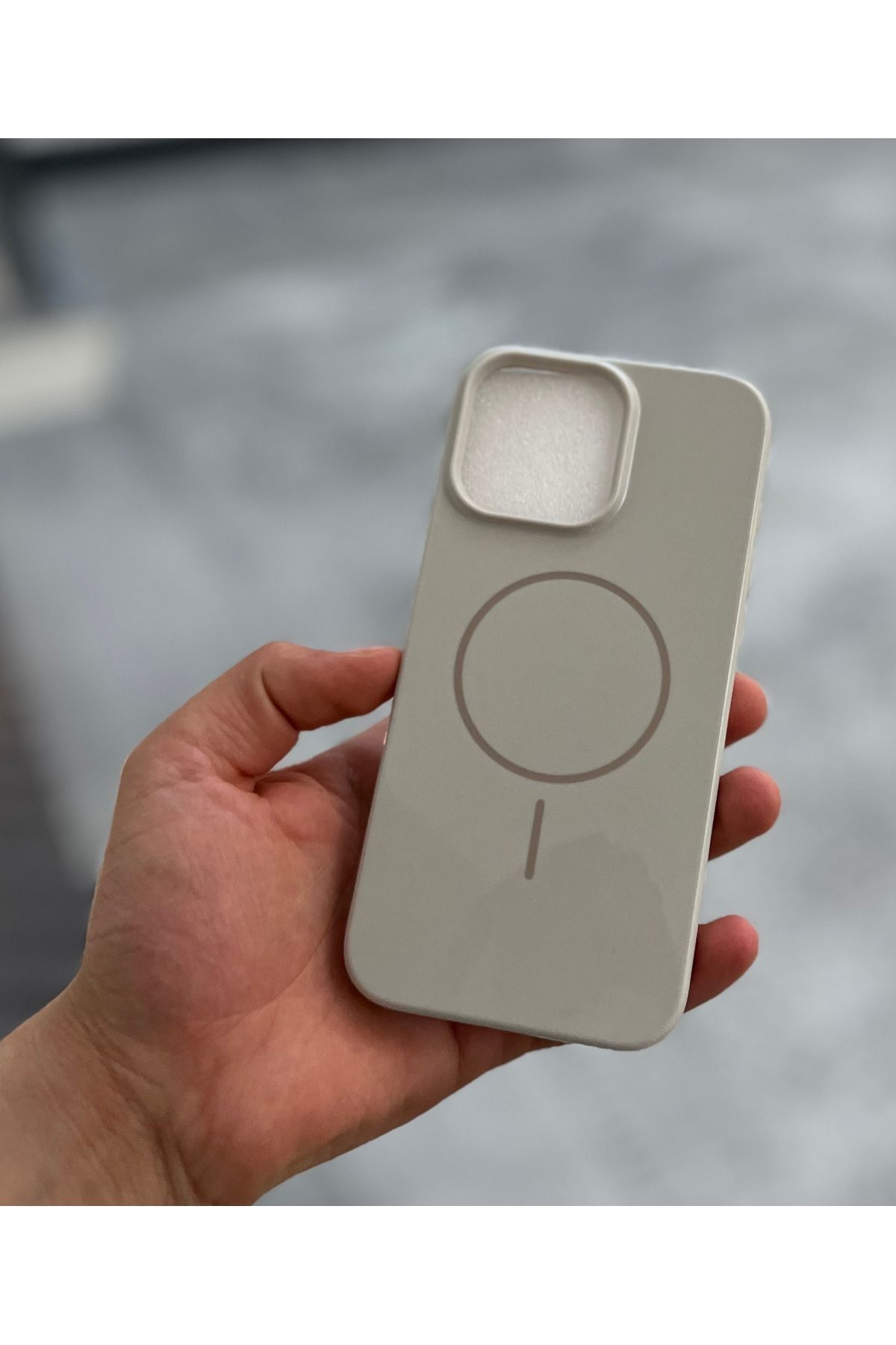 Soffany İphone 16 Pro Max Uyumlu Kılıf Kablosuz Şarj Destekli Sert Darbe Emici Krem Rengi