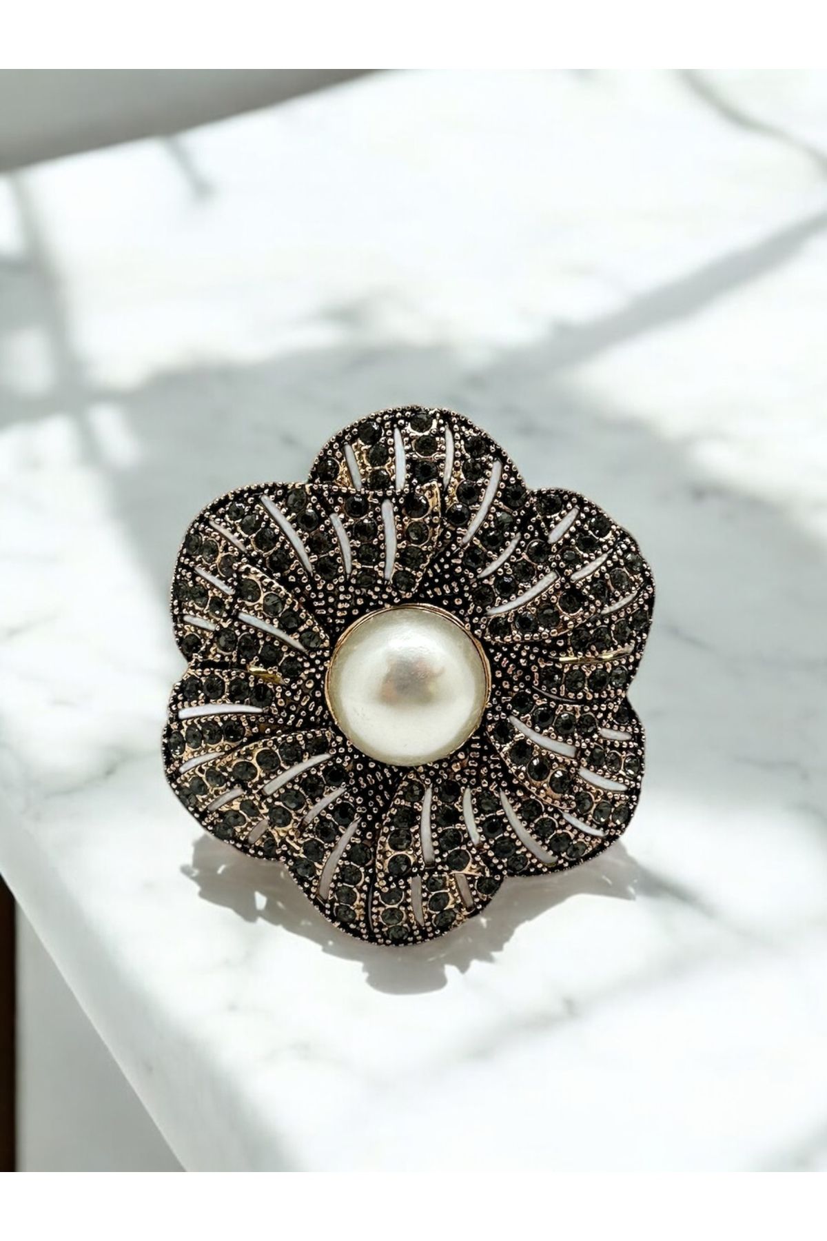 FUYA JEWELLERY İnci Detay Gül Broş