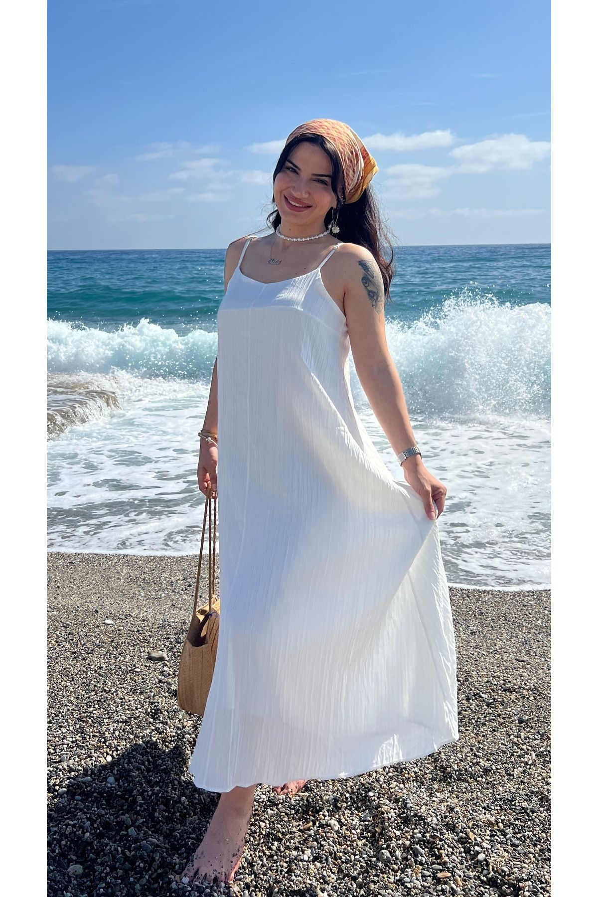 Butik BEYAZ BOL KESİM SALAŞ ELBİSE