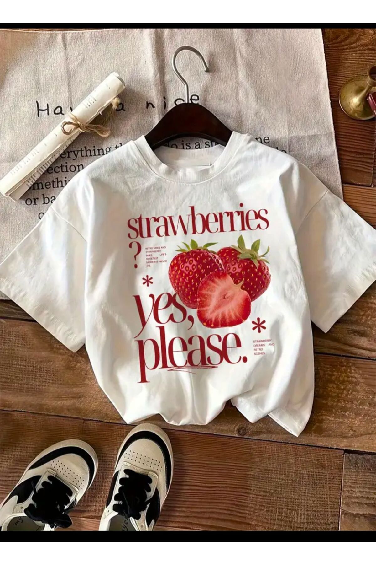 ModaSphere STRAWBERRIES BASKILI BASIC T-SHIRT