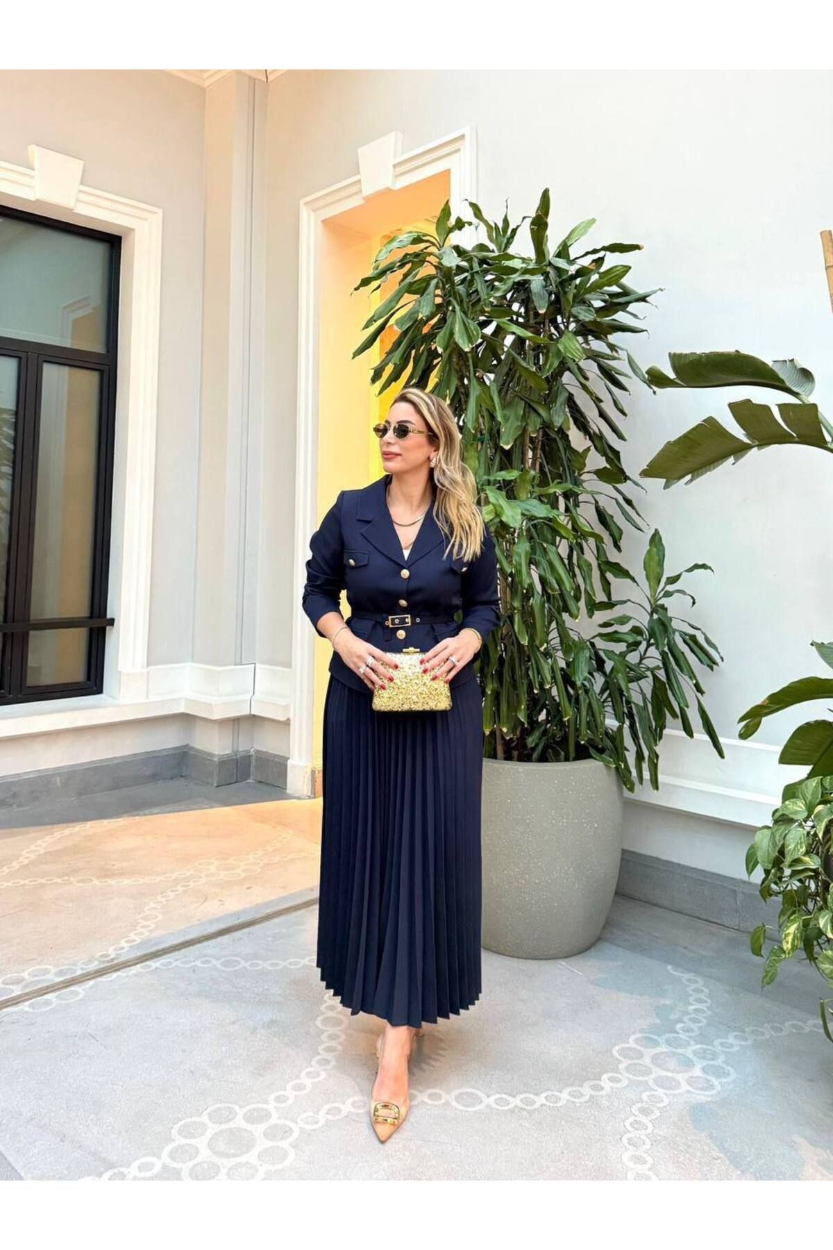 Castivo Fashion Altın Düğme Detaylı Kuşaklı Ceketli Piliseli Takım