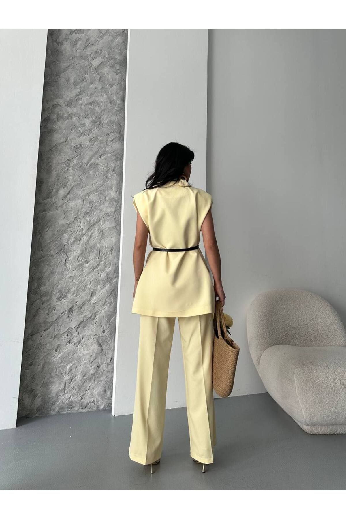Castivo Fashion Vatkalı Kolsuz Ceketli Takım