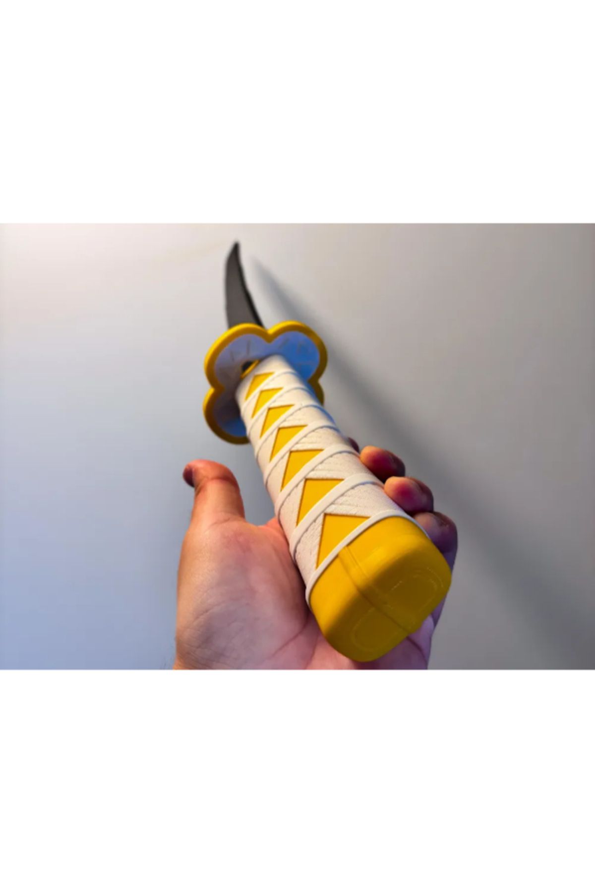 3d model s Zenitsu Katana – Demon Slayer Hızlı Kaydırmalı Oyun Kılıcı