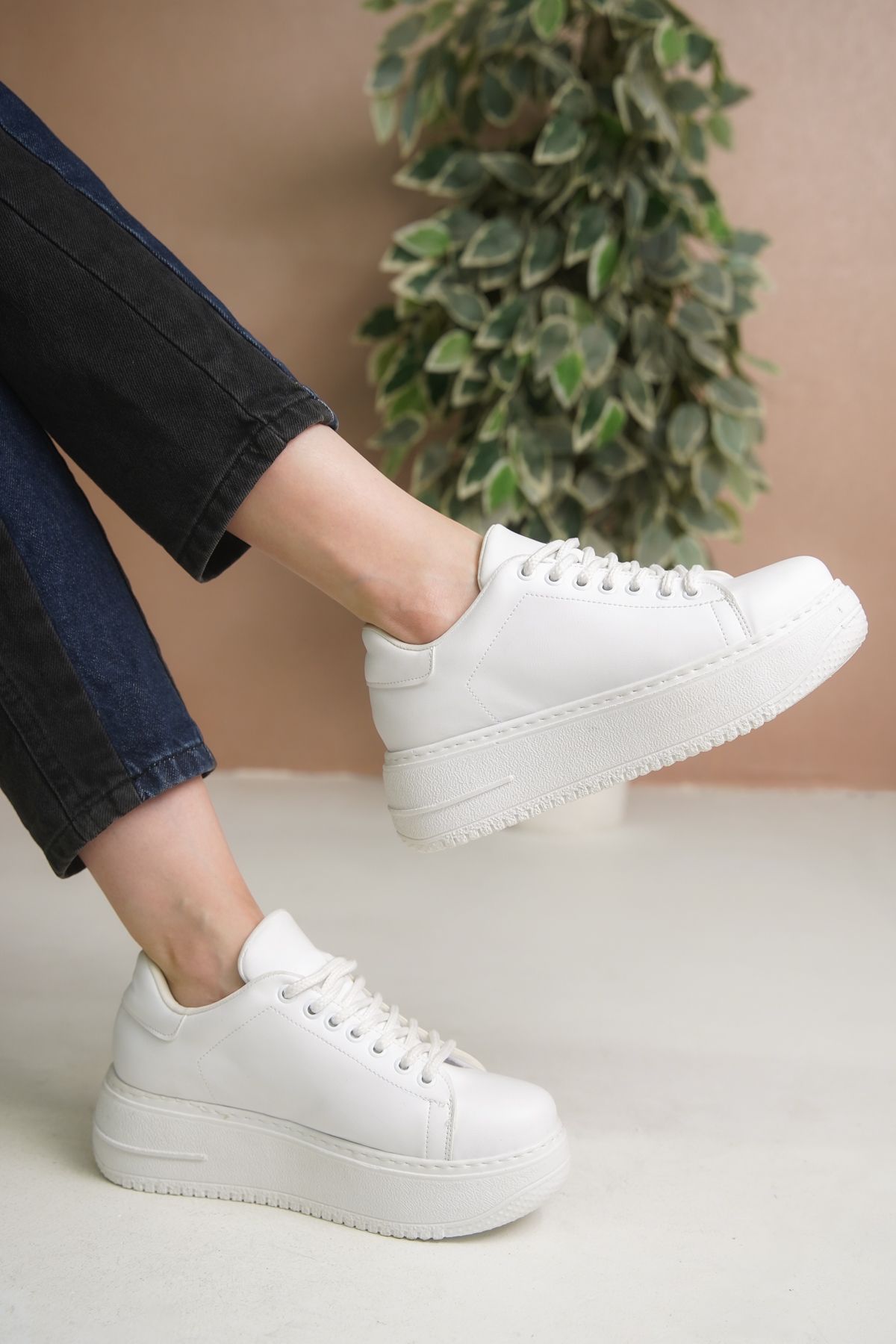 Craftique Beyaz Kadın Sneaker Spor Ayakkabı Kalın Yüksek Tabanlı Bağcıklı Hafif Günlük ve Şık Kullanım