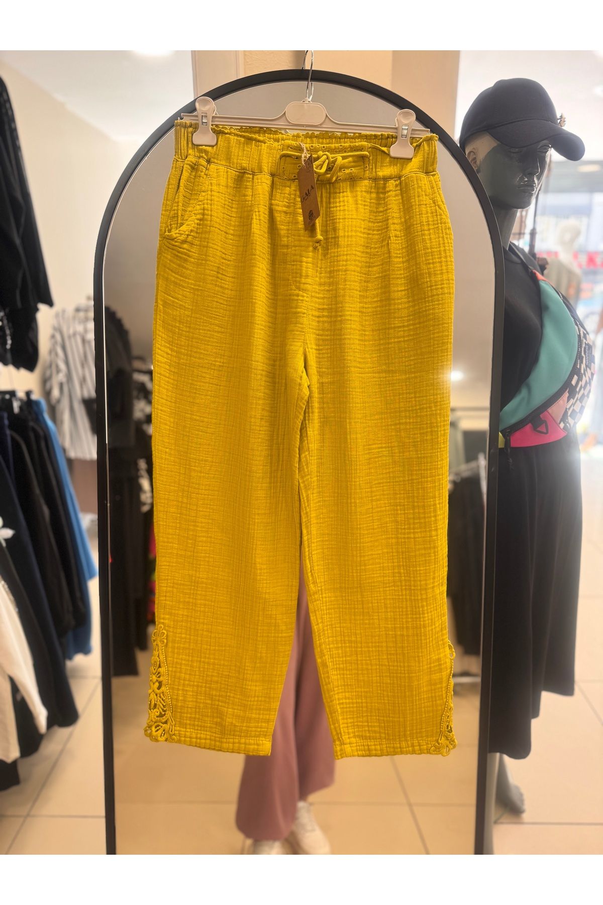 Arzu Yıldırım Butik Müslin Pamuklu Paçası Dantel Detaylı Beli Lastikli Pantolon