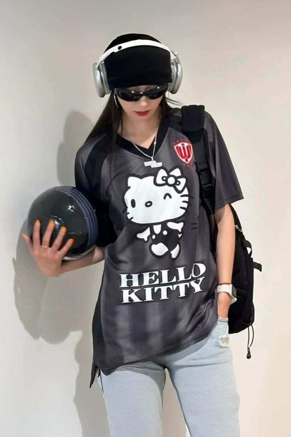BALİNA Siyah Çizgili V Yaka Hello Kitty Whoosis Unisex T-shirt -BLN